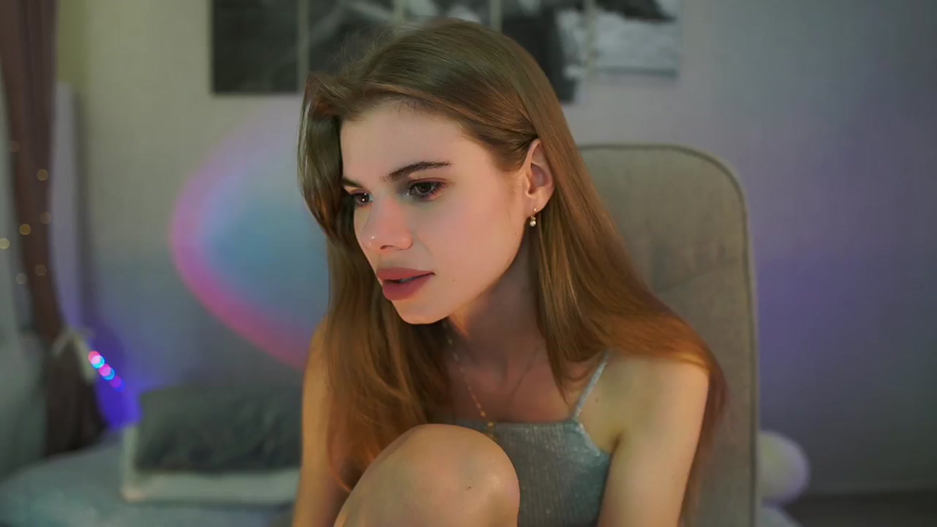 Gallery image thumbnail from RileyReid_18's myfreecams stream on, 05/06/2024, 21:58 image 7 of 20