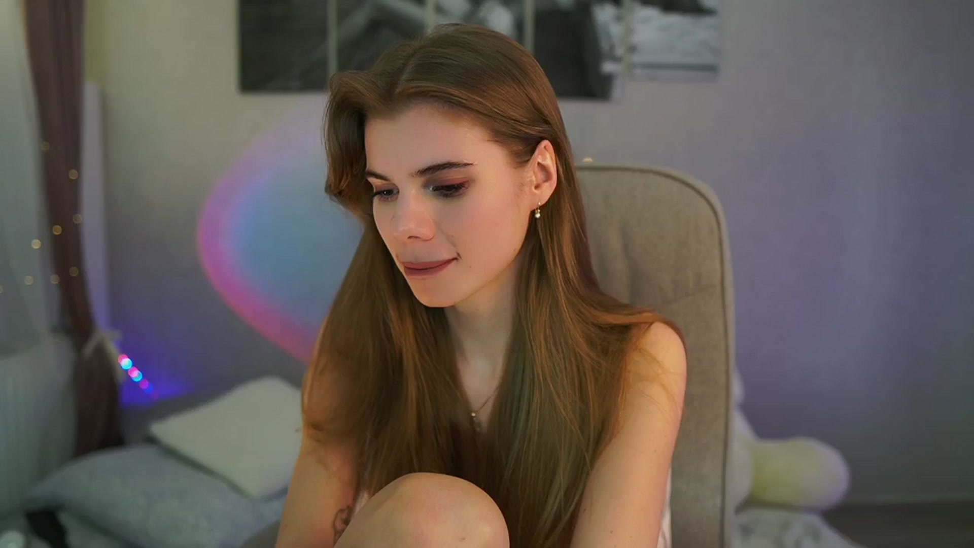 Gallery image thumbnail from RileyReid_18's myfreecams stream on, 05/06/2024, 22:39 image 15 of 20