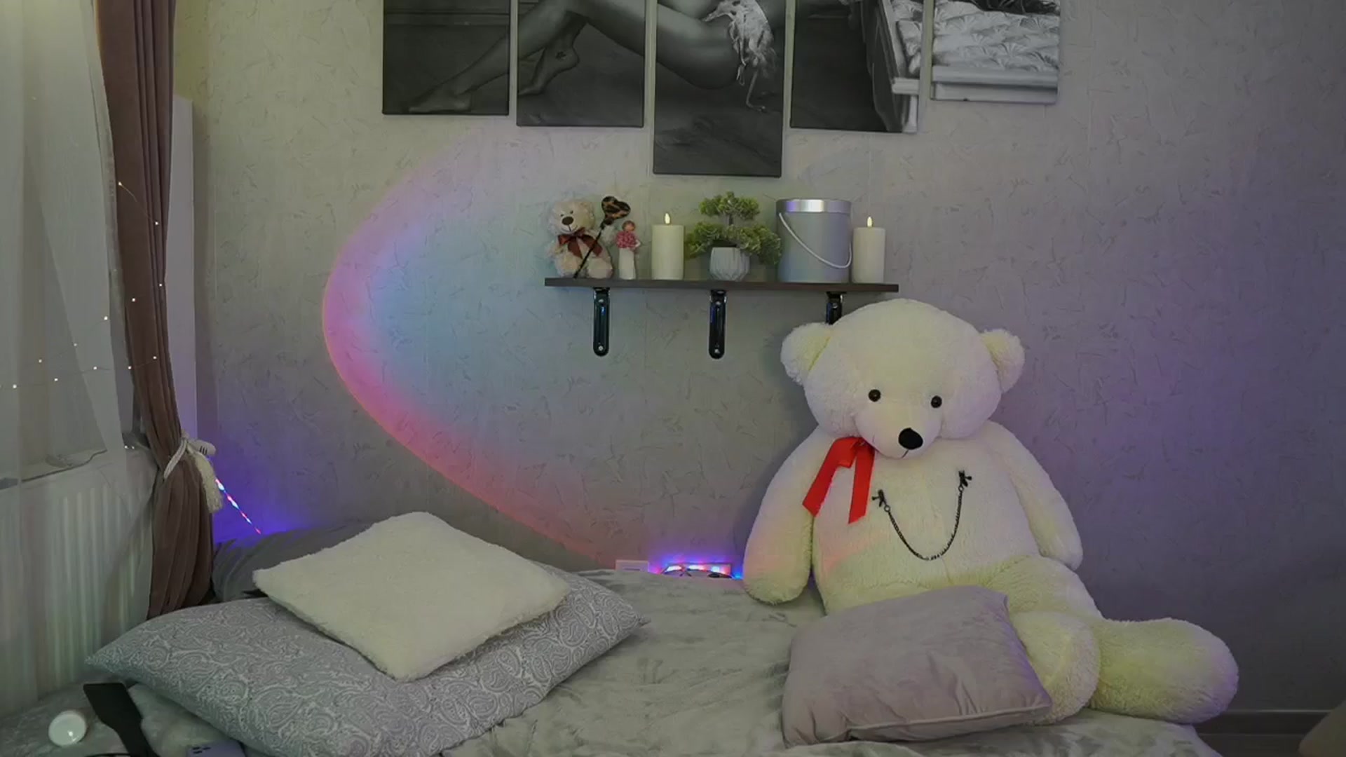 Gallery image thumbnail from RileyReid_18's myfreecams stream on, 05/06/2024, 22:39 image 13 of 20