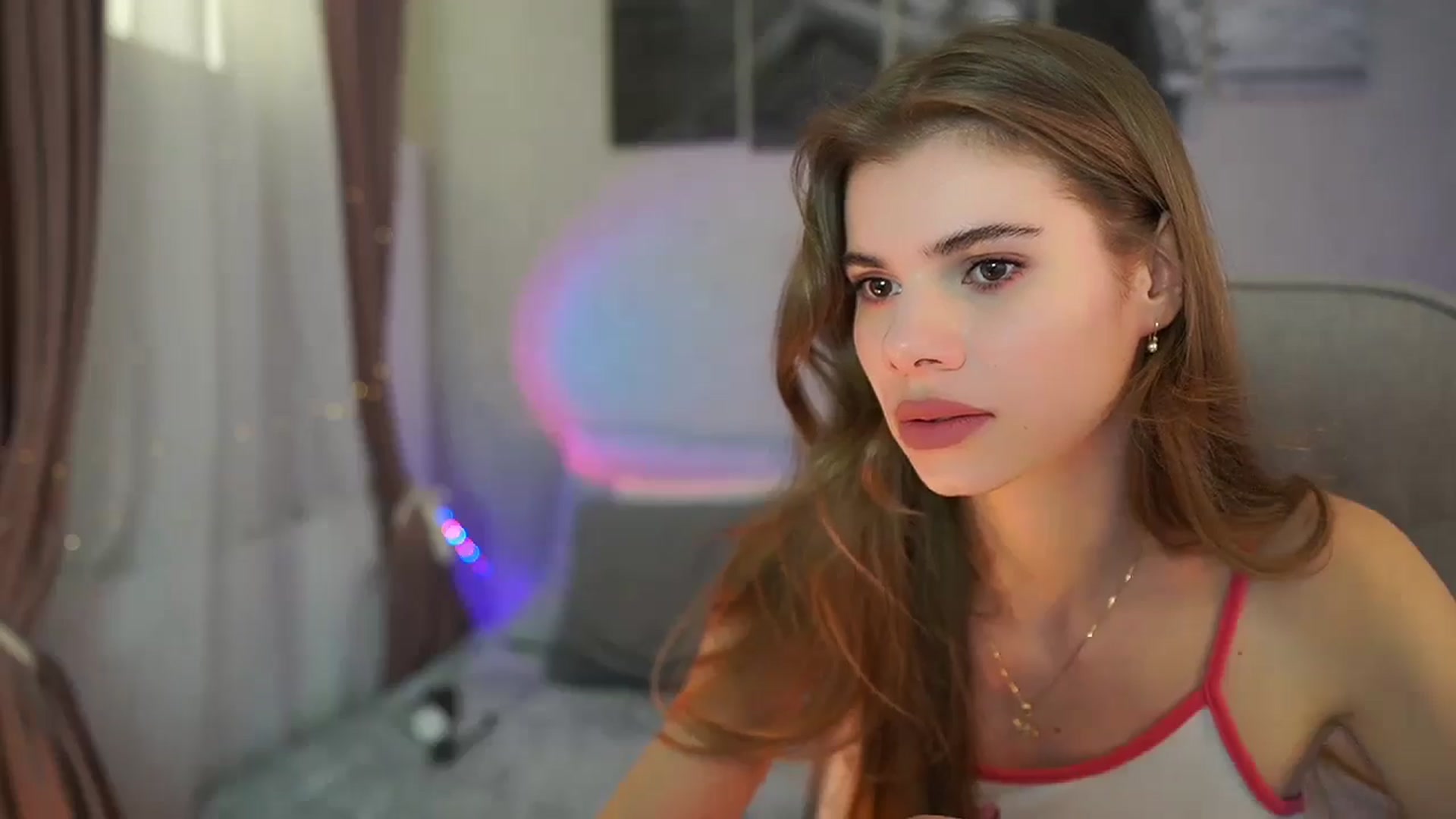Gallery image thumbnail from RileyReid_18's myfreecams stream on, 05/08/2024, 11:35 image 9 of 20