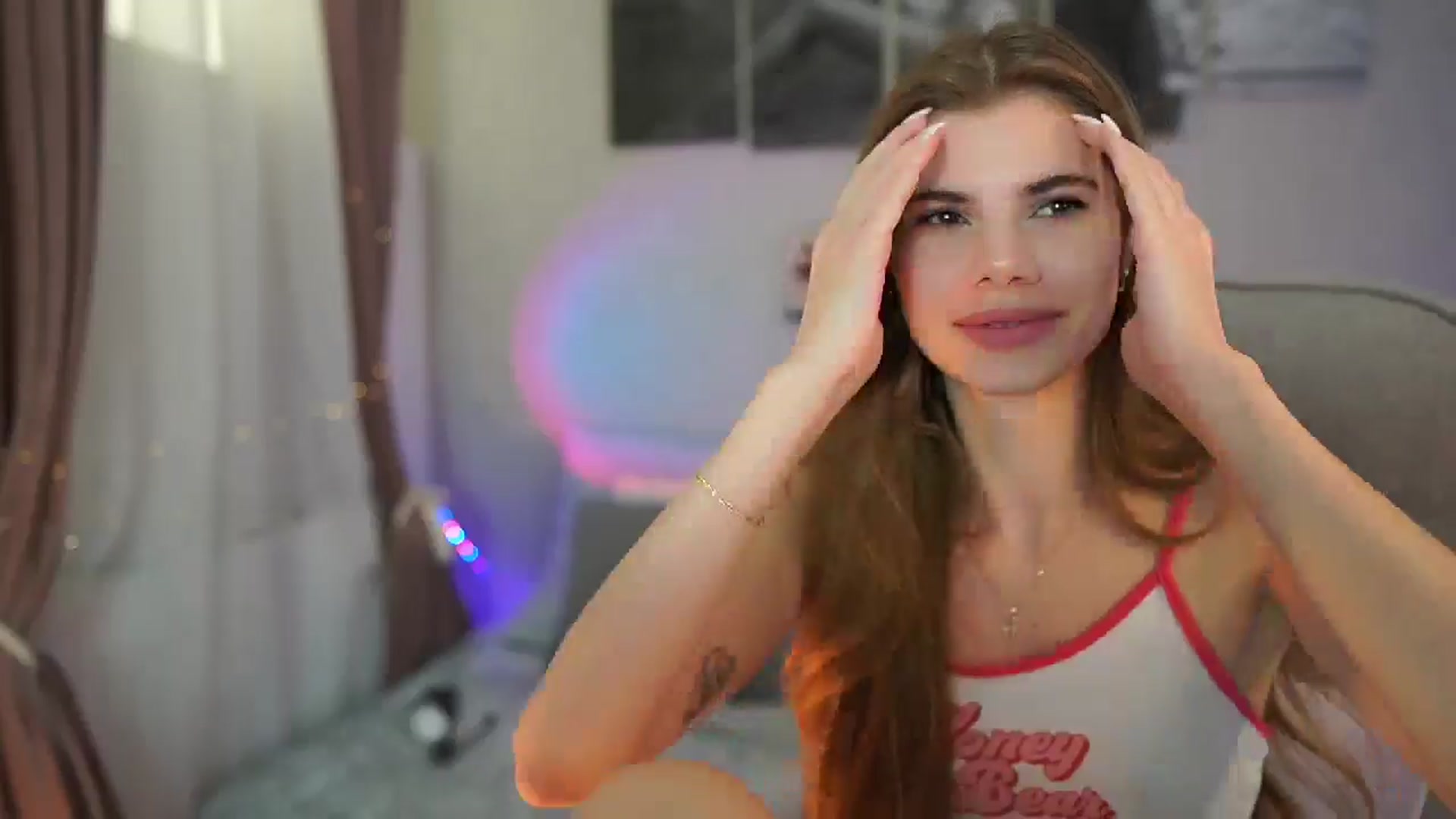 Gallery image thumbnail from RileyReid_18's myfreecams stream on, 05/08/2024, 11:35 image 11 of 20
