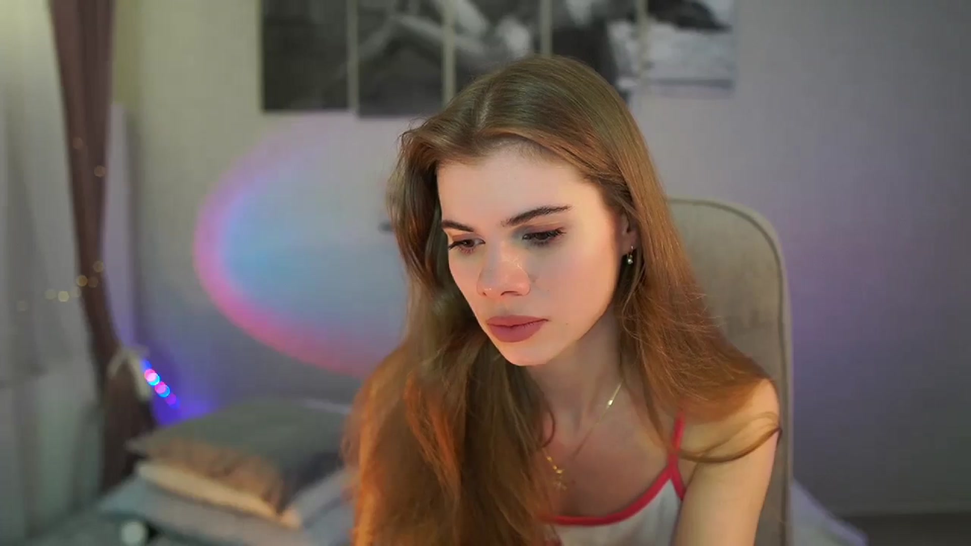 Gallery image thumbnail from RileyReid_18's myfreecams stream on, 05/08/2024, 12:29 image 12 of 20