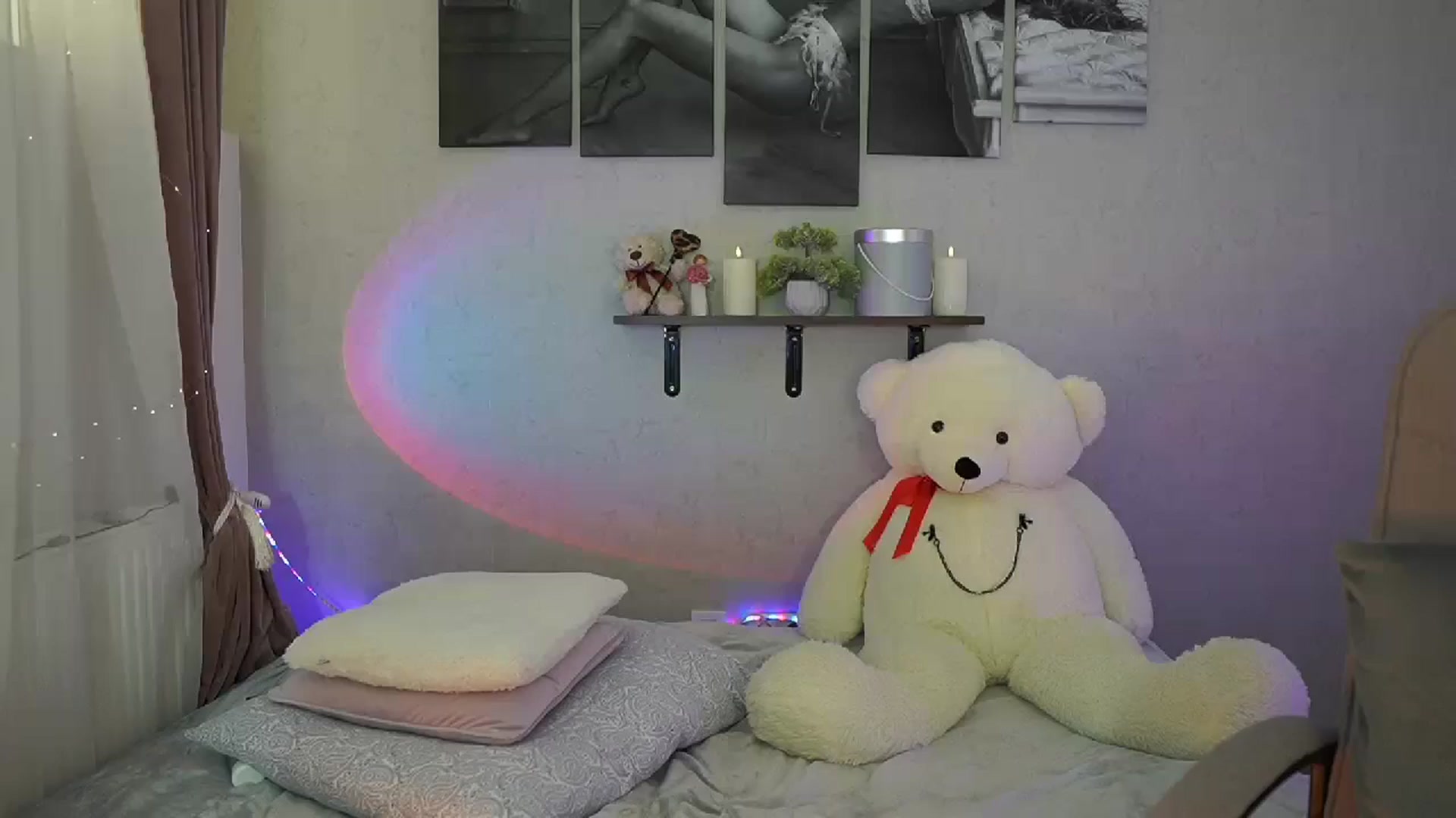 Gallery image thumbnail from RileyReid_18's myfreecams stream on, 05/08/2024, 16:53 image 12 of 20