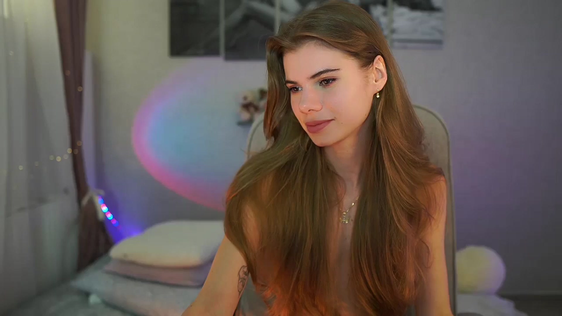 Gallery image thumbnail from RileyReid_18's myfreecams stream on, 05/08/2024, 16:53 image 11 of 20