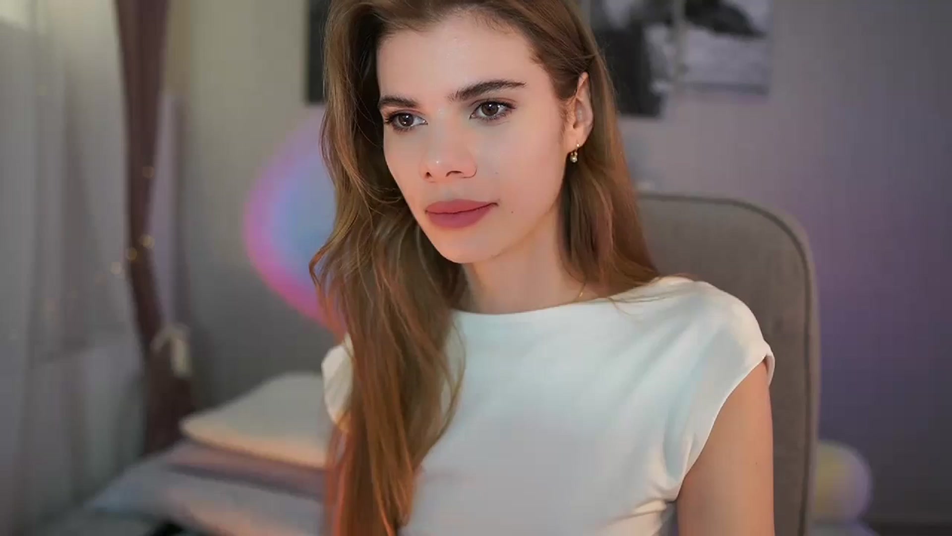 Gallery image thumbnail from RileyReid_18's myfreecams stream on, 05/10/2024, 09:51 image 17 of 20