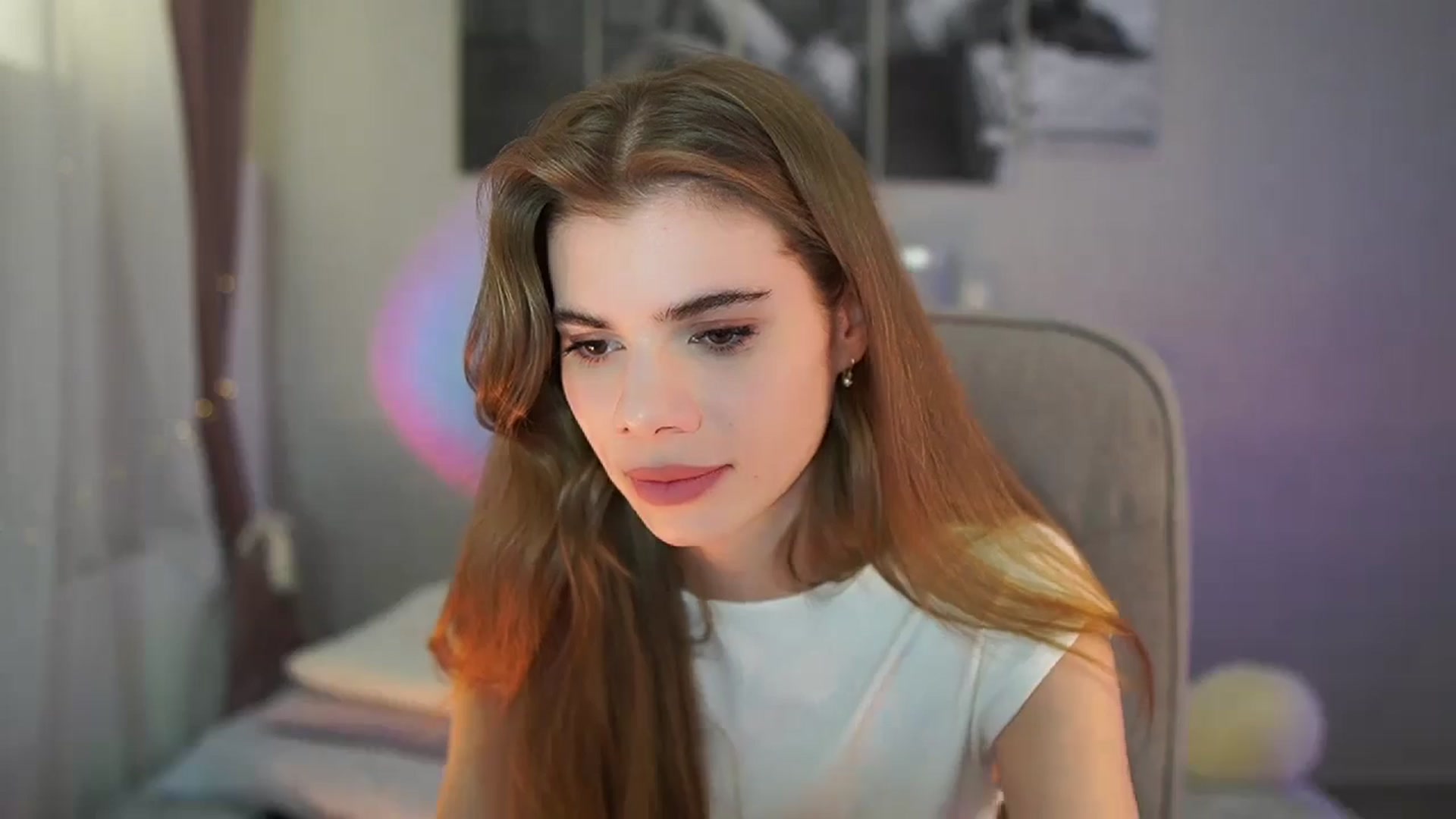 Gallery image thumbnail from RileyReid_18's myfreecams stream on, 05/10/2024, 09:51 image 9 of 20