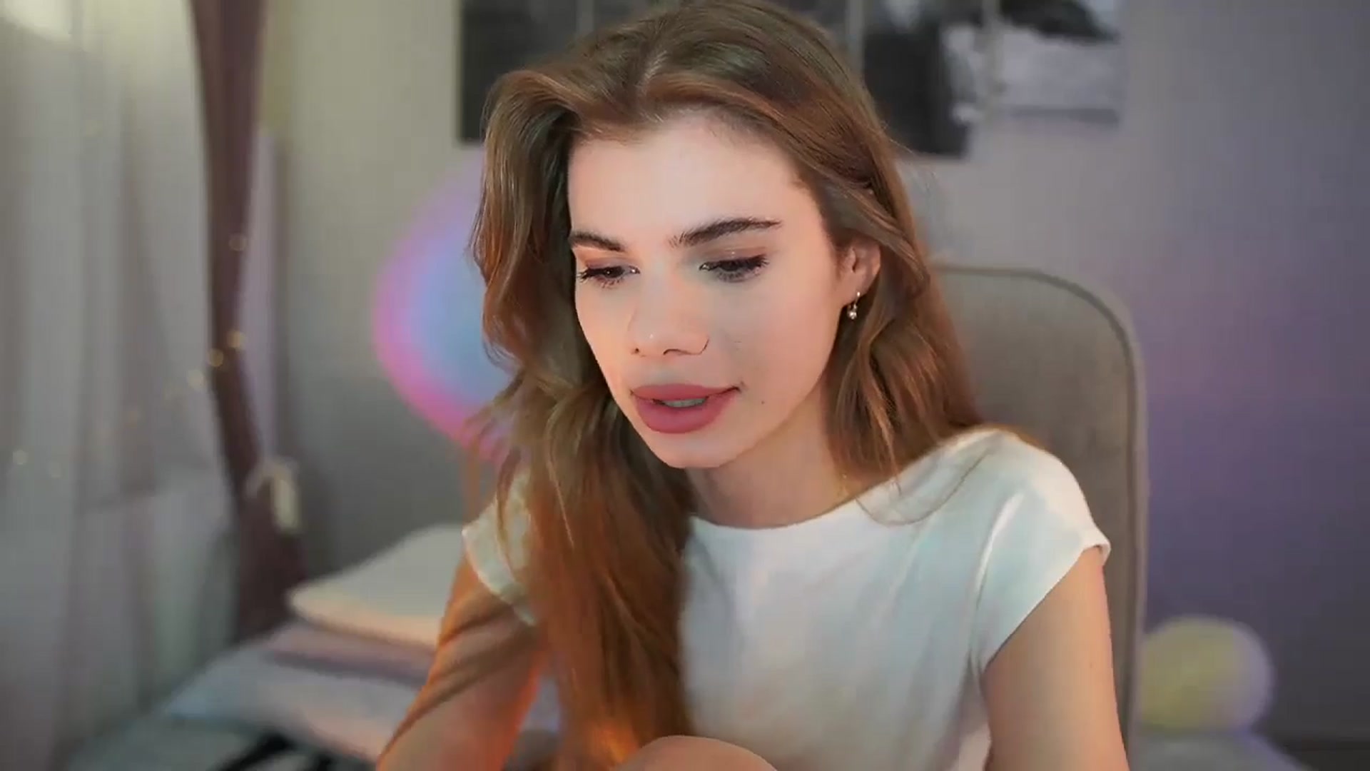 Gallery image thumbnail from RileyReid_18's myfreecams stream on, 05/10/2024, 09:51 image 6 of 20