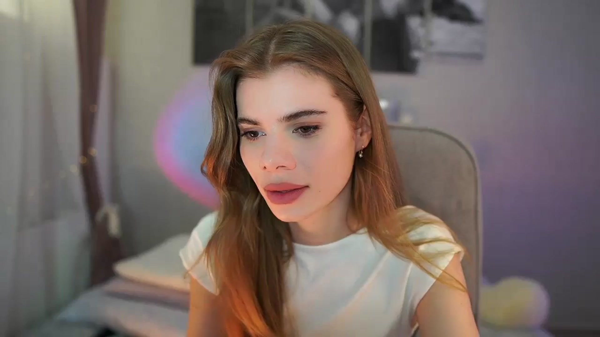 Gallery image thumbnail from RileyReid_18's myfreecams stream on, 05/10/2024, 09:51 image 14 of 20