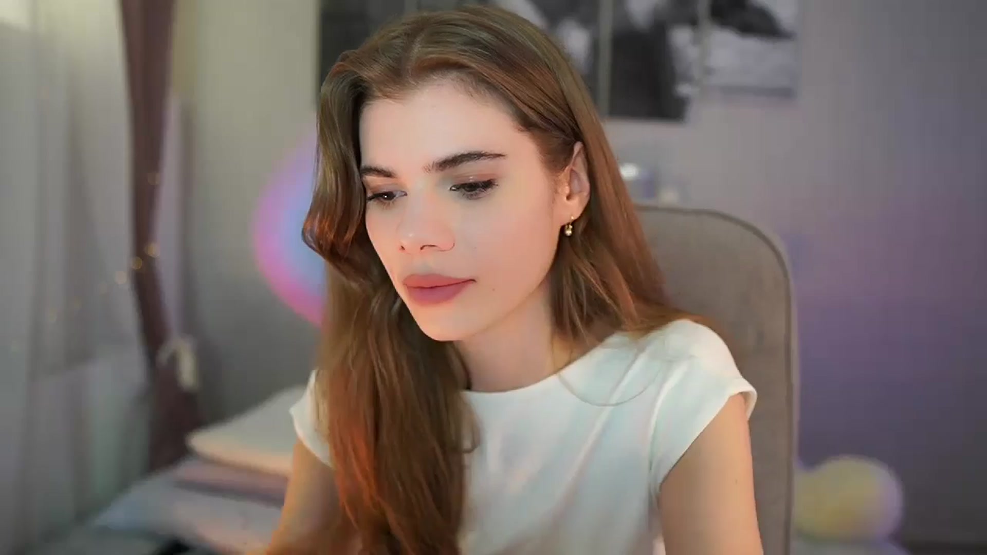 Gallery image thumbnail from RileyReid_18's myfreecams stream on, 05/10/2024, 09:51 image 15 of 20