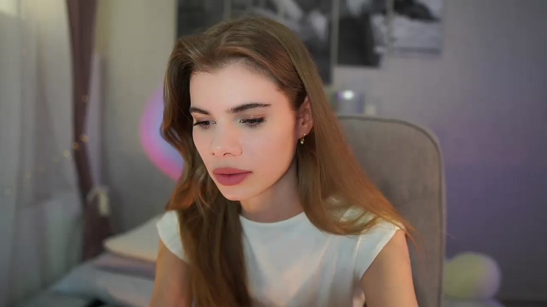 Gallery image thumbnail from RileyReid_18's myfreecams stream on, 05/10/2024, 09:51 image 13 of 20