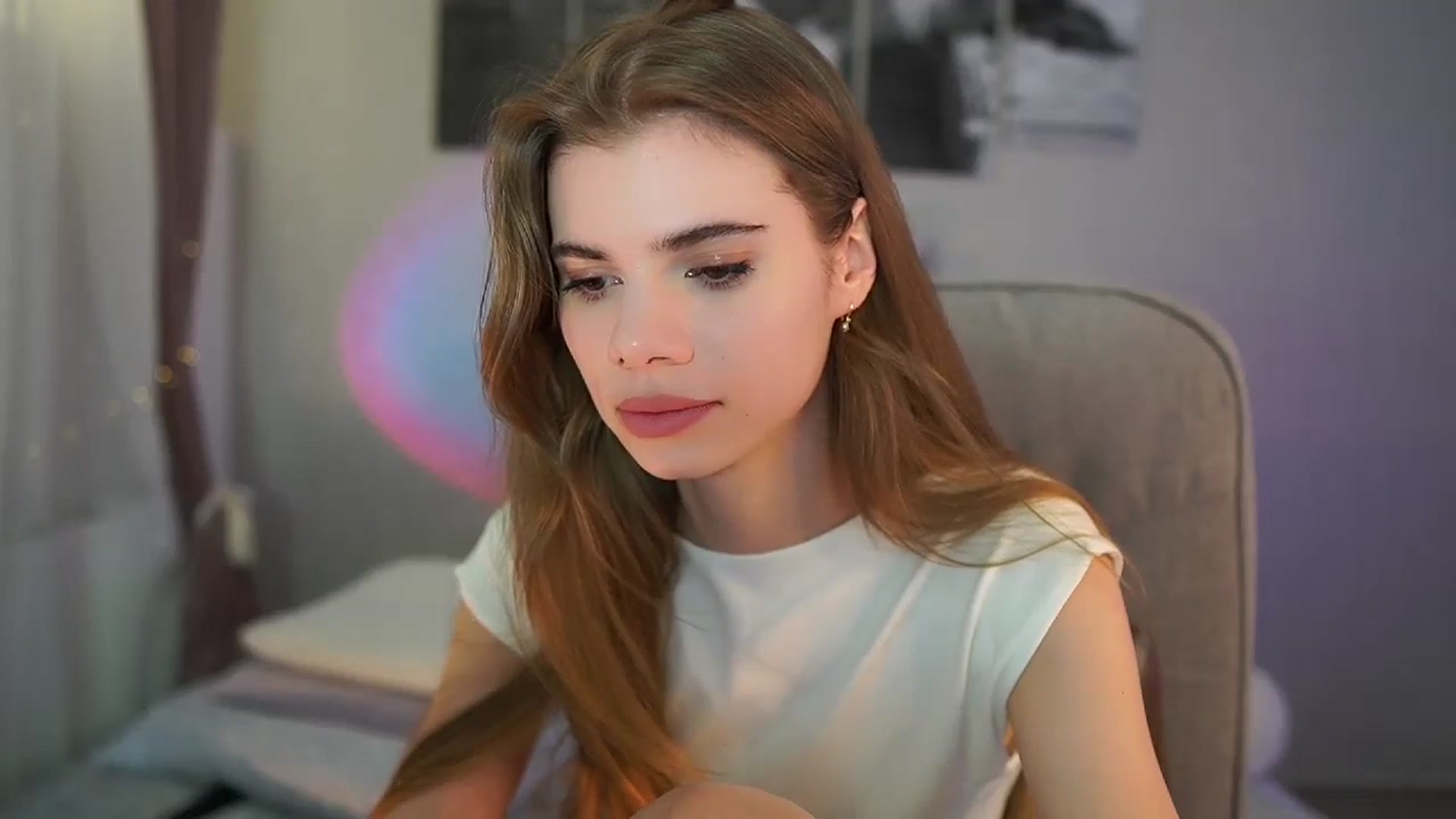 Gallery image thumbnail from RileyReid_18's myfreecams stream on, 05/10/2024, 10:21 image 6 of 20