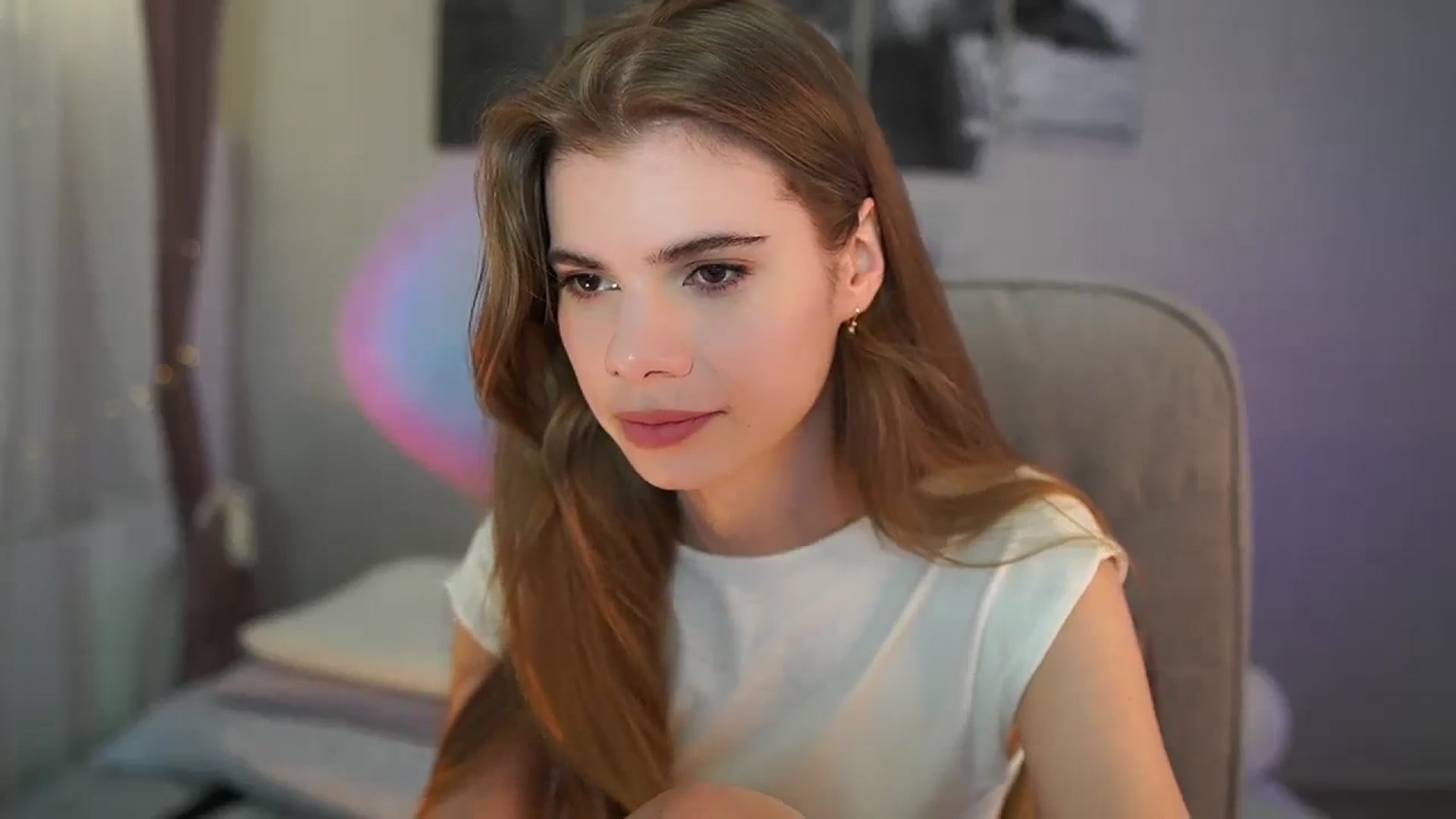 Gallery image thumbnail from RileyReid_18's myfreecams stream on, 05/10/2024, 10:21 image 5 of 20