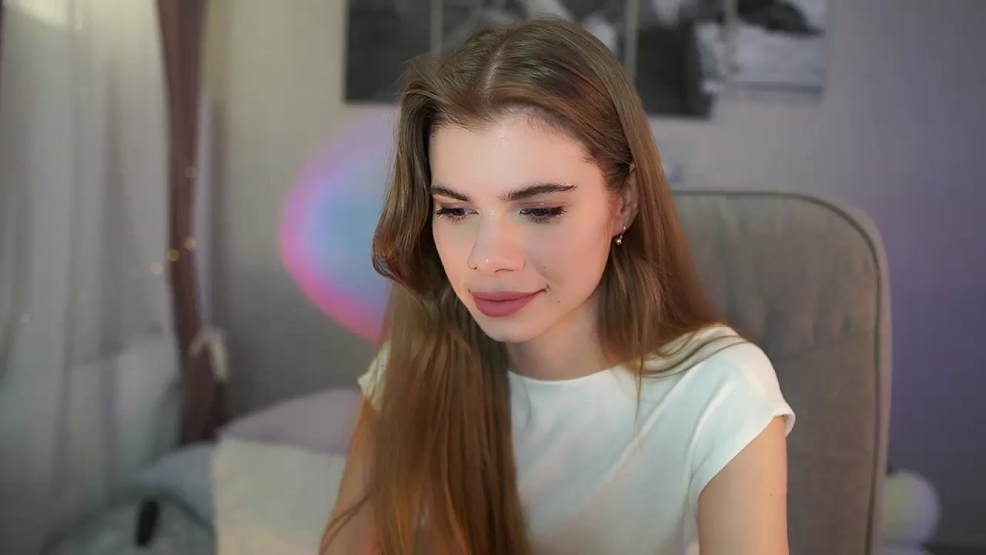 Gallery image thumbnail from RileyReid_18's myfreecams stream on, 05/10/2024, 11:33 image 7 of 20