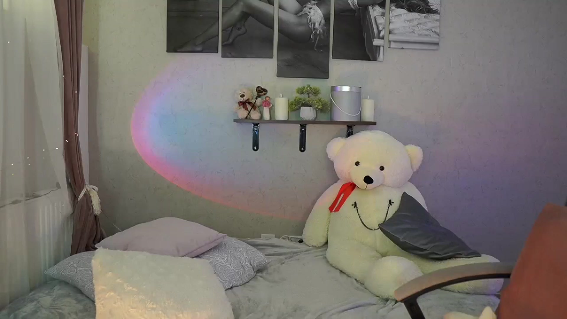 Gallery image thumbnail from RileyReid_18's myfreecams stream on, 05/10/2024, 11:33 image 18 of 20