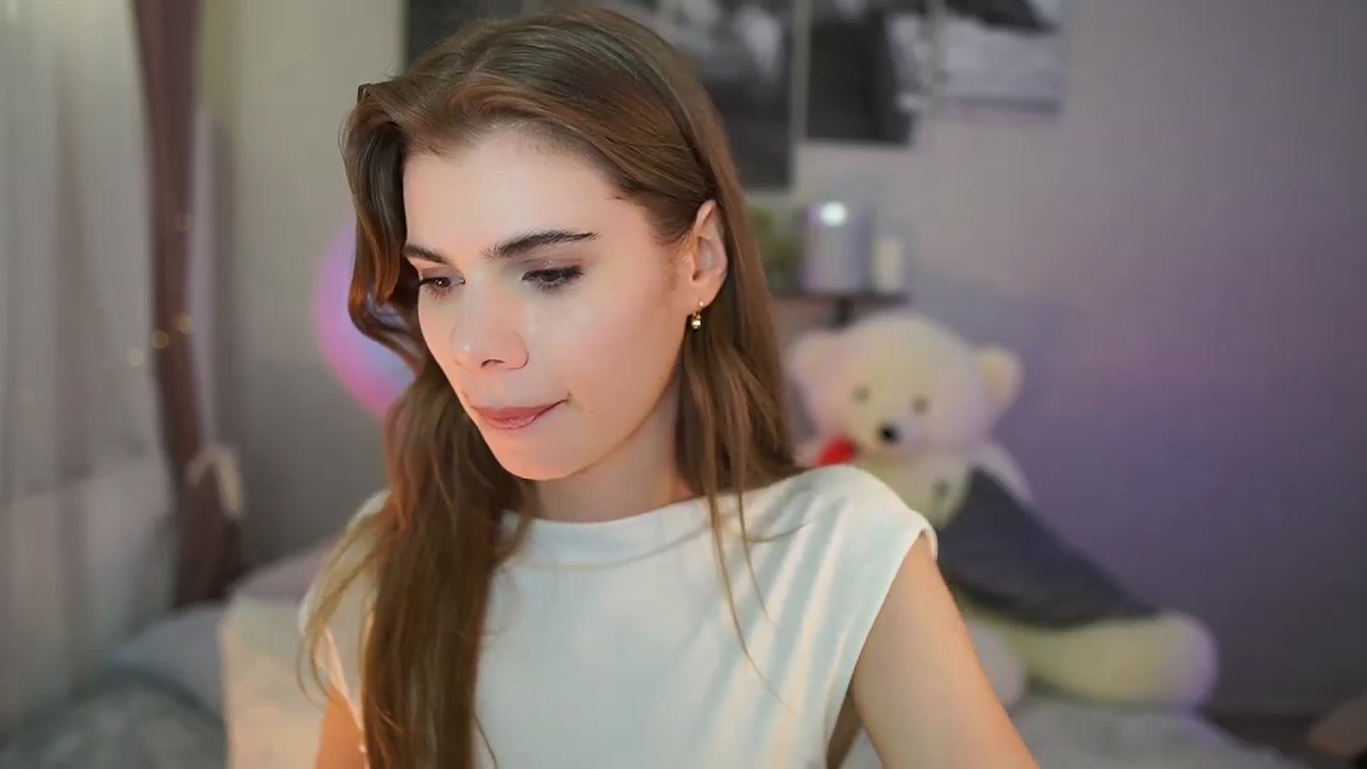 Gallery image thumbnail from RileyReid_18's myfreecams stream on, 05/10/2024, 11:33 image 20 of 20