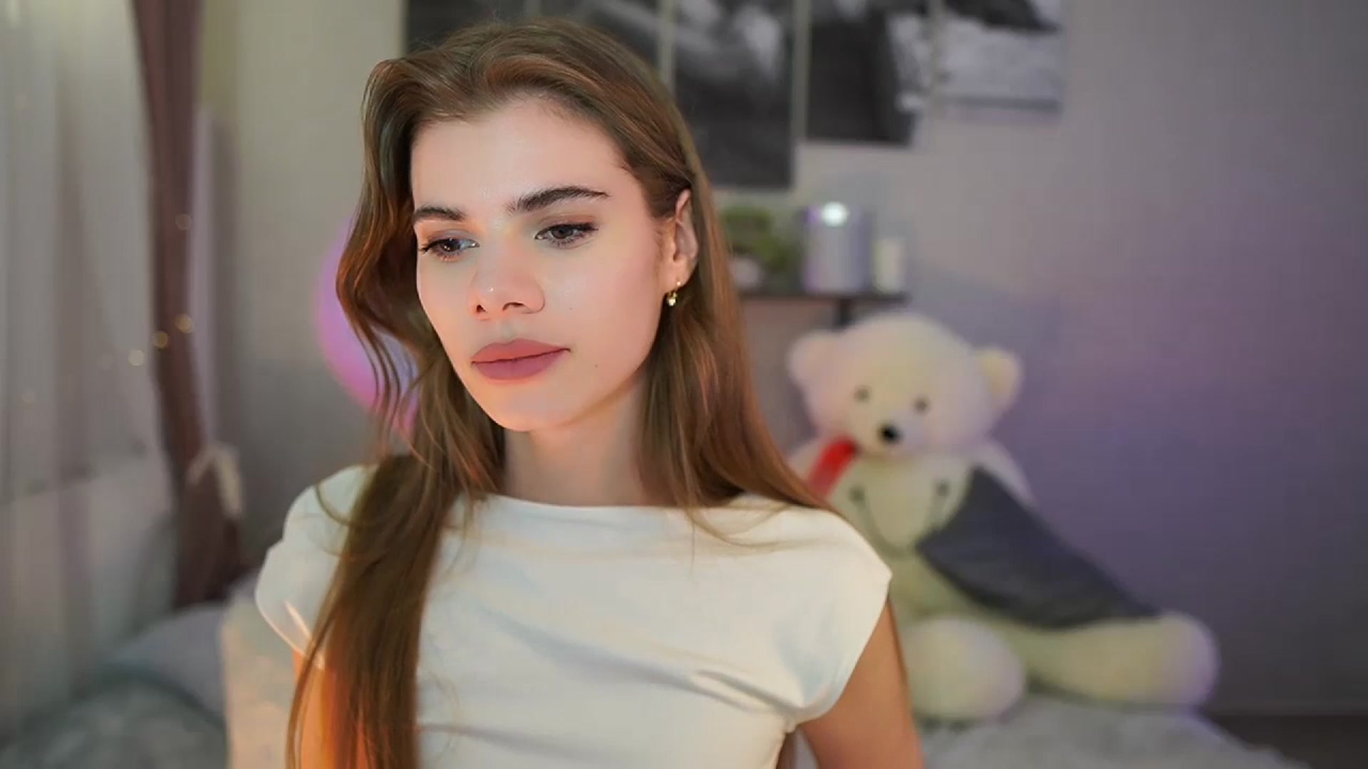 Gallery image thumbnail from RileyReid_18's myfreecams stream on, 05/10/2024, 11:33 image 17 of 20