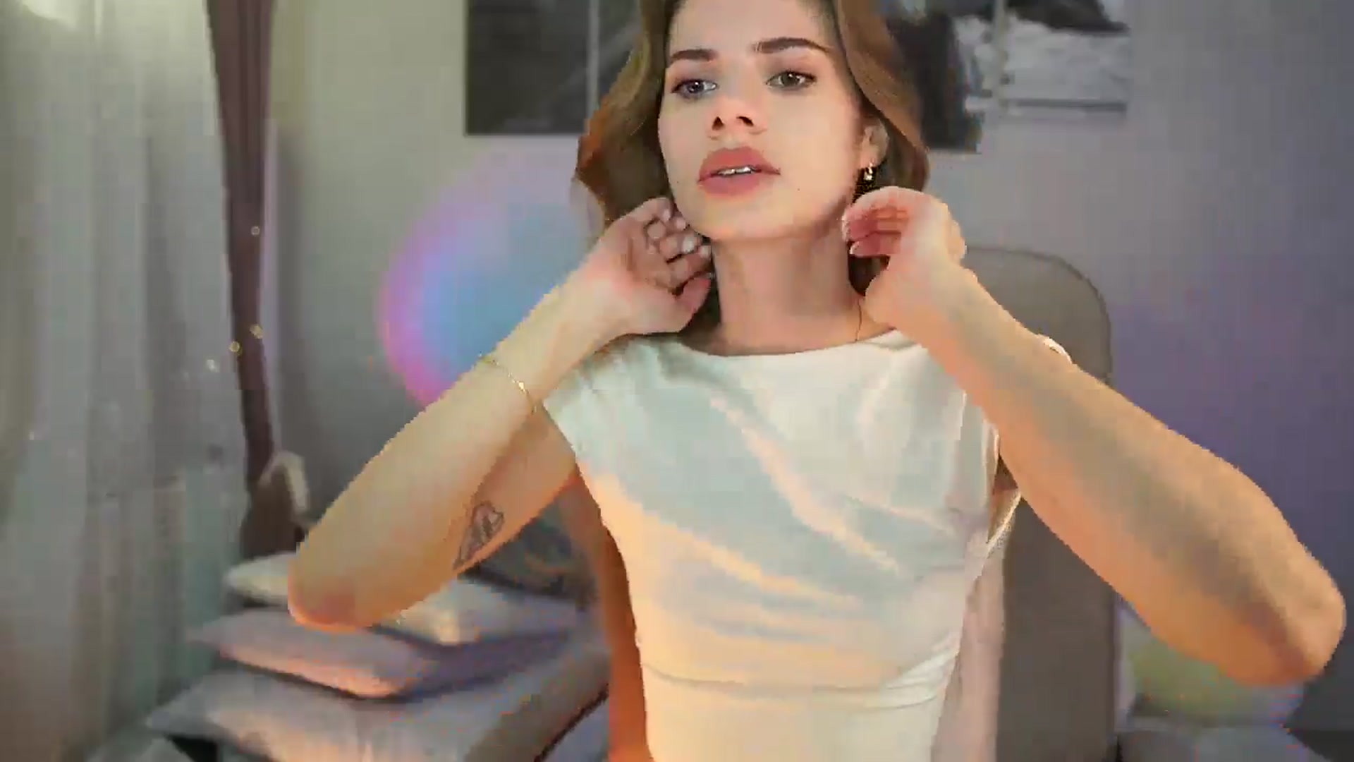 Gallery image thumbnail from RileyReid_18's myfreecams stream on, 05/10/2024, 12:56 image 18 of 20