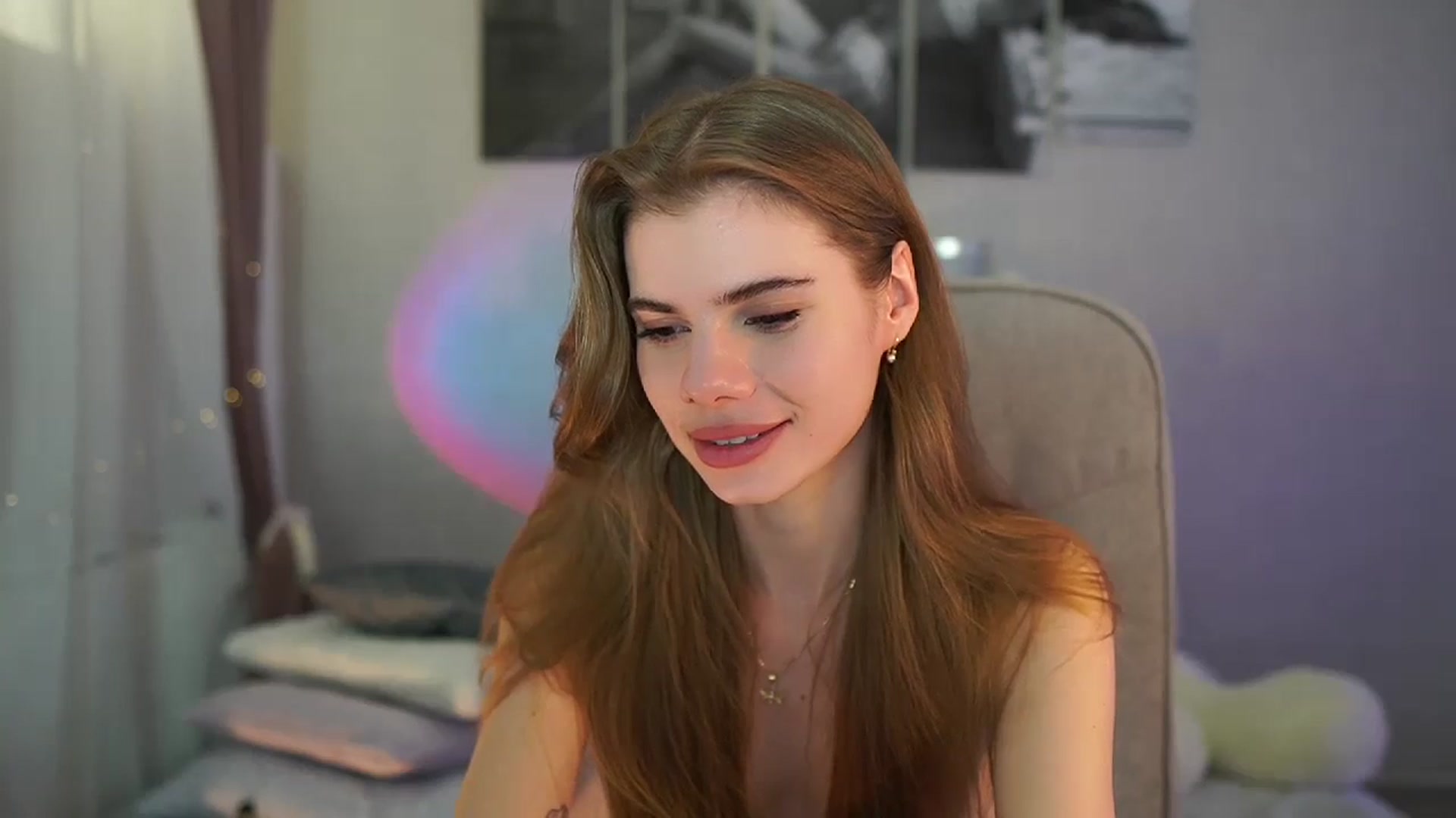 Gallery image thumbnail from RileyReid_18's myfreecams stream on, 05/10/2024, 12:56 image 10 of 20