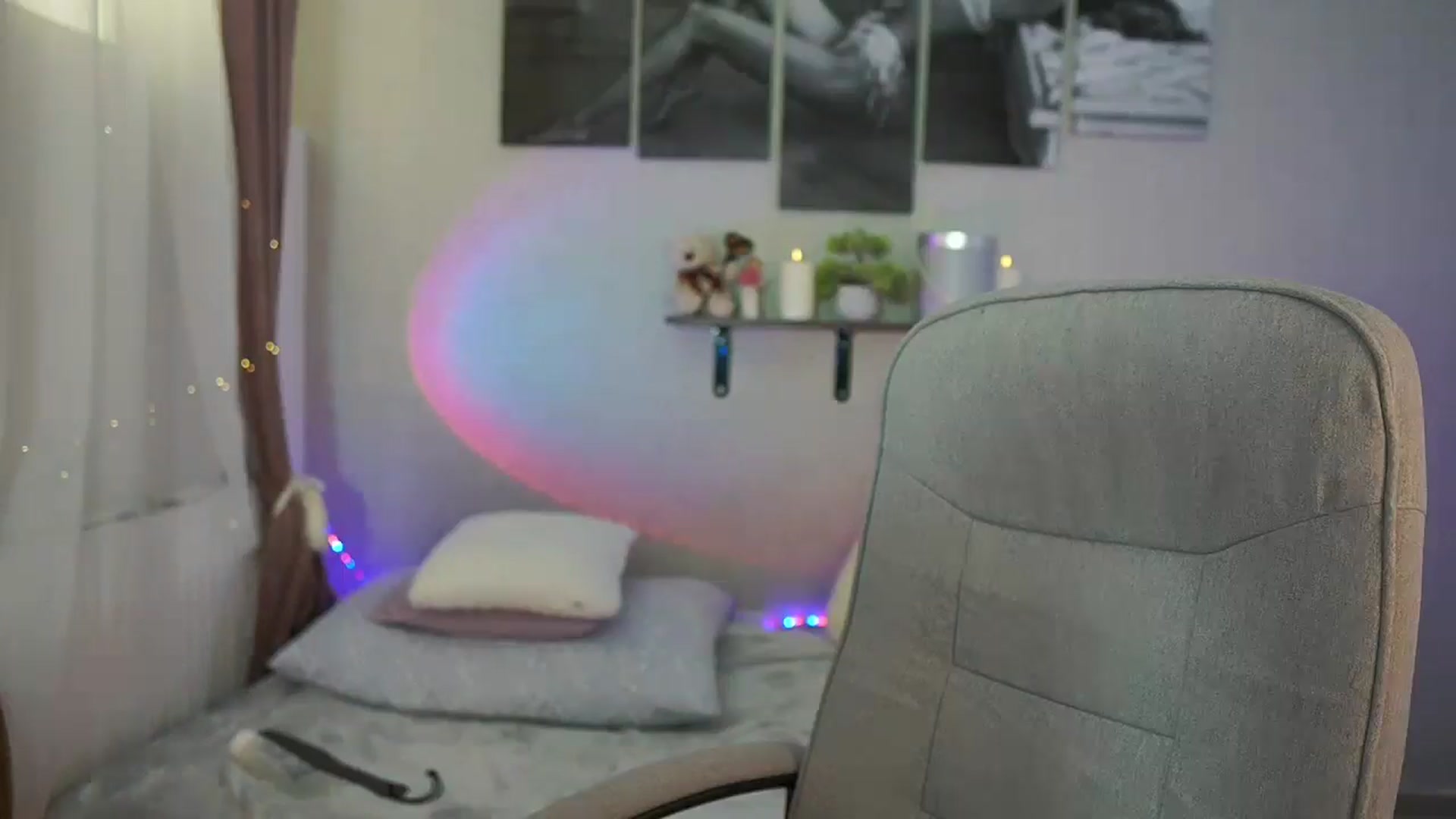 Gallery image thumbnail from RileyReid_18's myfreecams stream on, 05/11/2024, 14:24 image 11 of 20