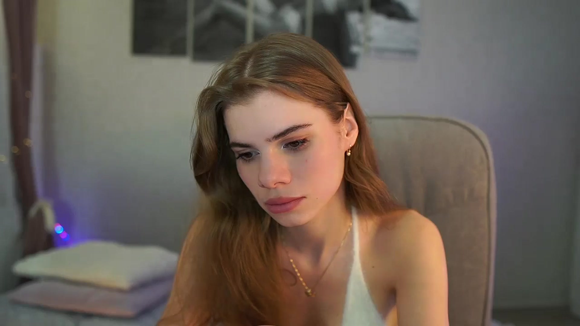 Gallery image thumbnail from RileyReid_18's myfreecams stream on, 05/12/2024, 10:33 image 20 of 20