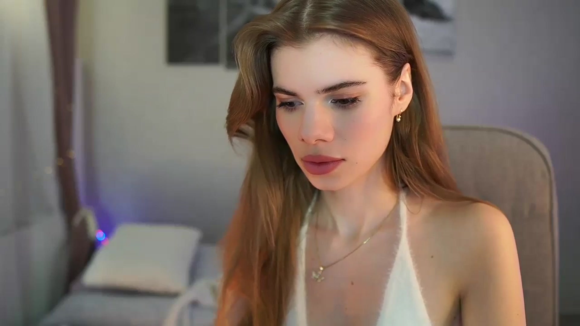 Gallery image thumbnail from RileyReid_18's myfreecams stream on, 05/12/2024, 10:33 image 12 of 20