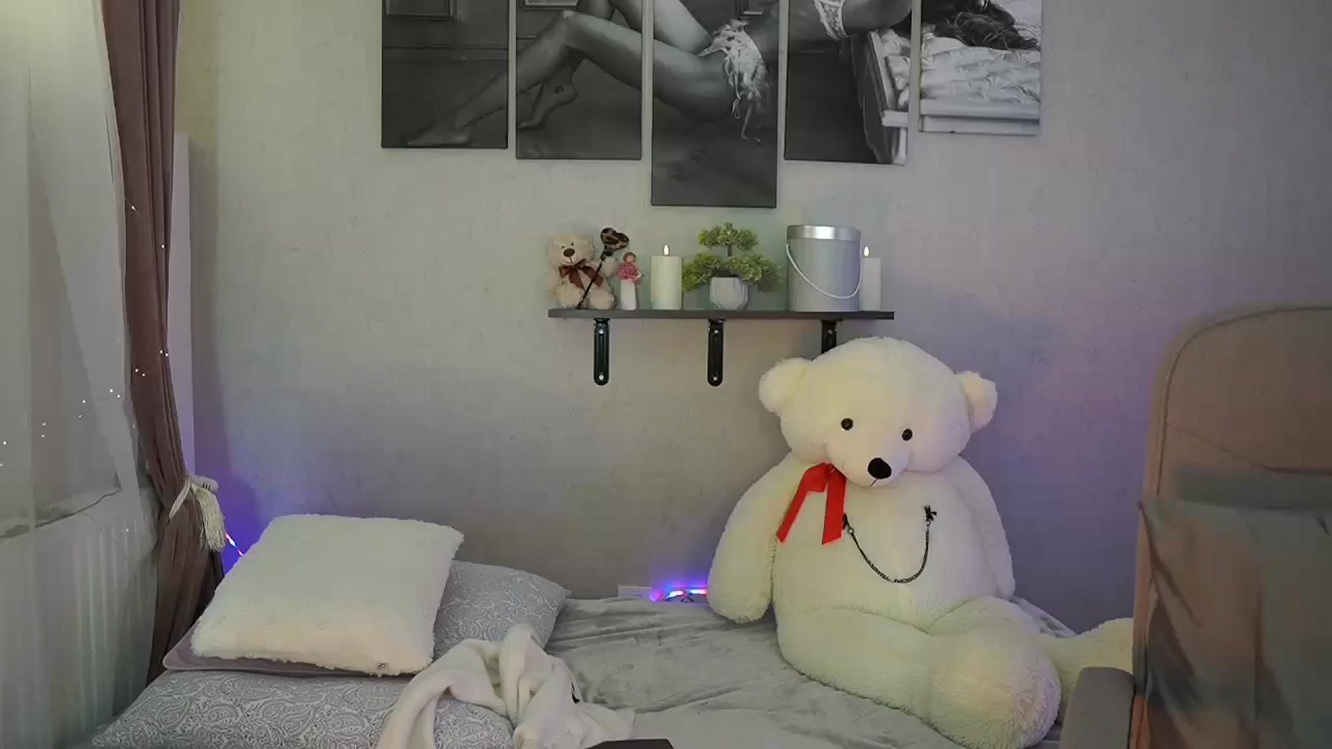 Gallery image thumbnail from RileyReid_18's myfreecams stream on, 05/12/2024, 10:33 image 14 of 20