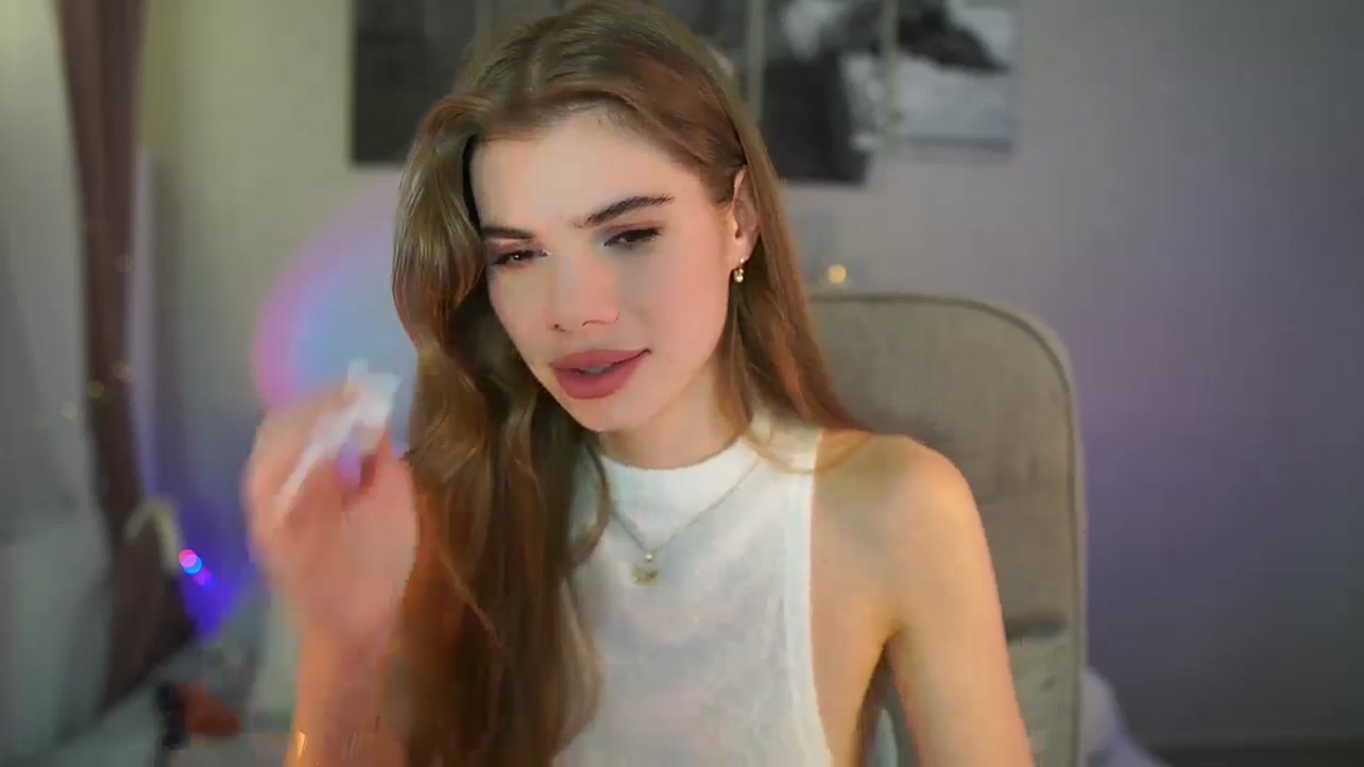 Gallery image thumbnail from RileyReid_18's myfreecams stream on, 05/14/2024, 14:19 image 14 of 20