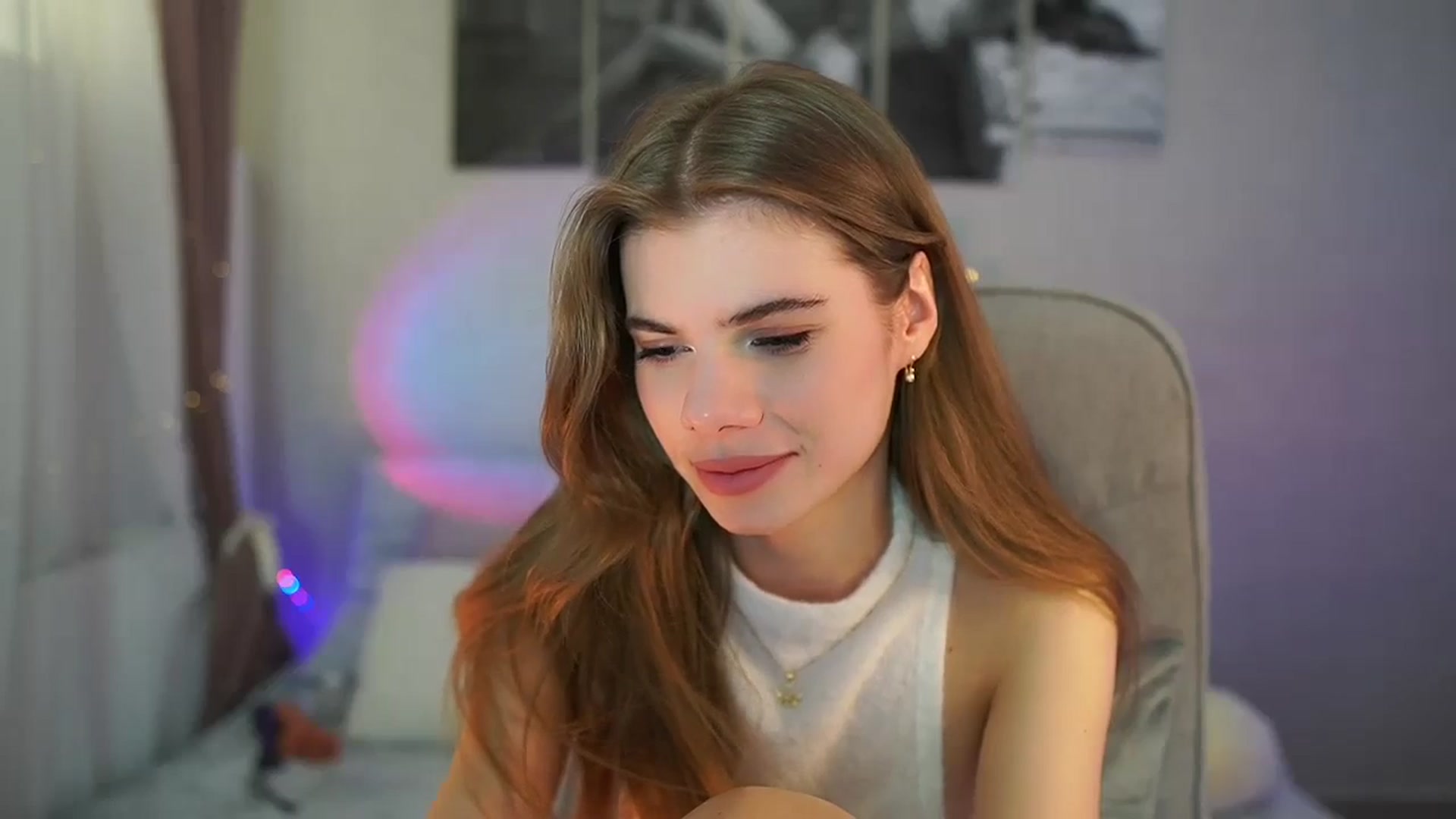 Gallery image thumbnail from RileyReid_18's myfreecams stream on, 05/14/2024, 14:19 image 13 of 20