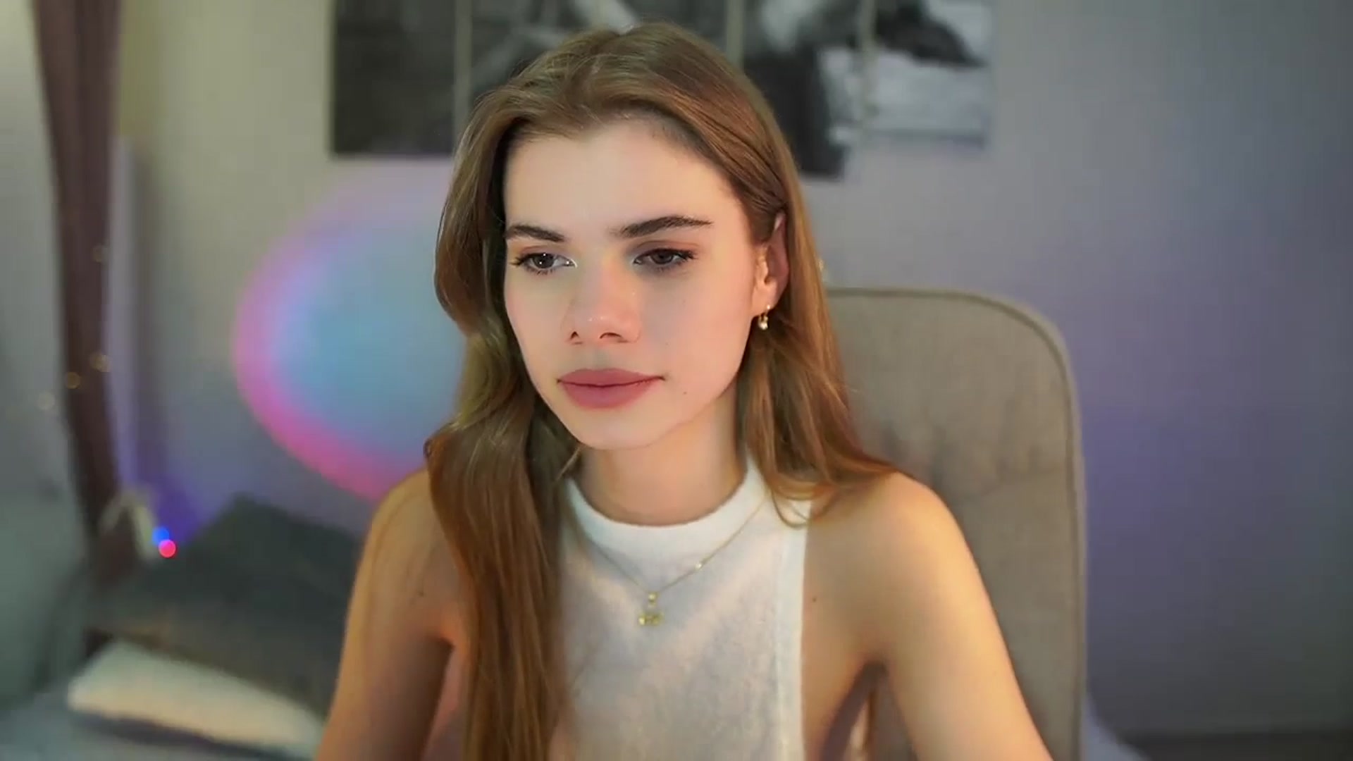 Gallery image thumbnail from RileyReid_18's myfreecams stream on, 05/14/2024, 15:41 image 6 of 20