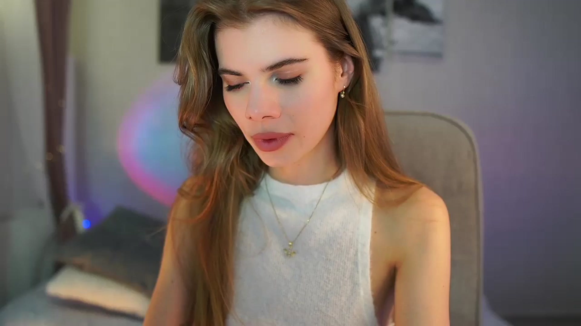 Gallery image thumbnail from RileyReid_18's myfreecams stream on, 05/14/2024, 15:41 image 3 of 20