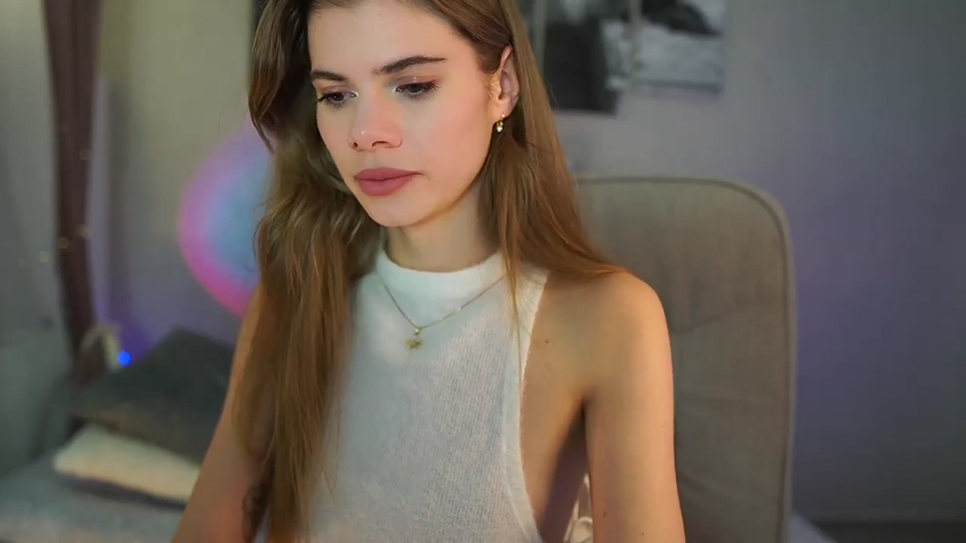 Gallery image thumbnail from RileyReid_18's myfreecams stream on, 05/14/2024, 15:41 image 8 of 20