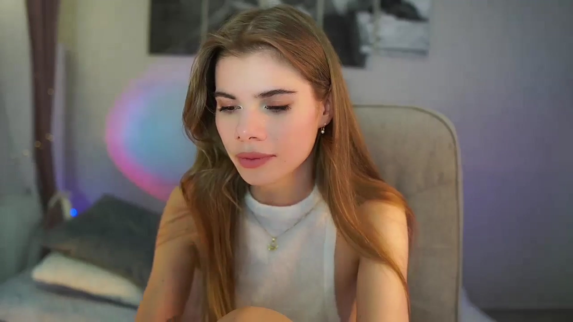 Gallery image thumbnail from RileyReid_18's myfreecams stream on, 05/14/2024, 15:41 image 7 of 20