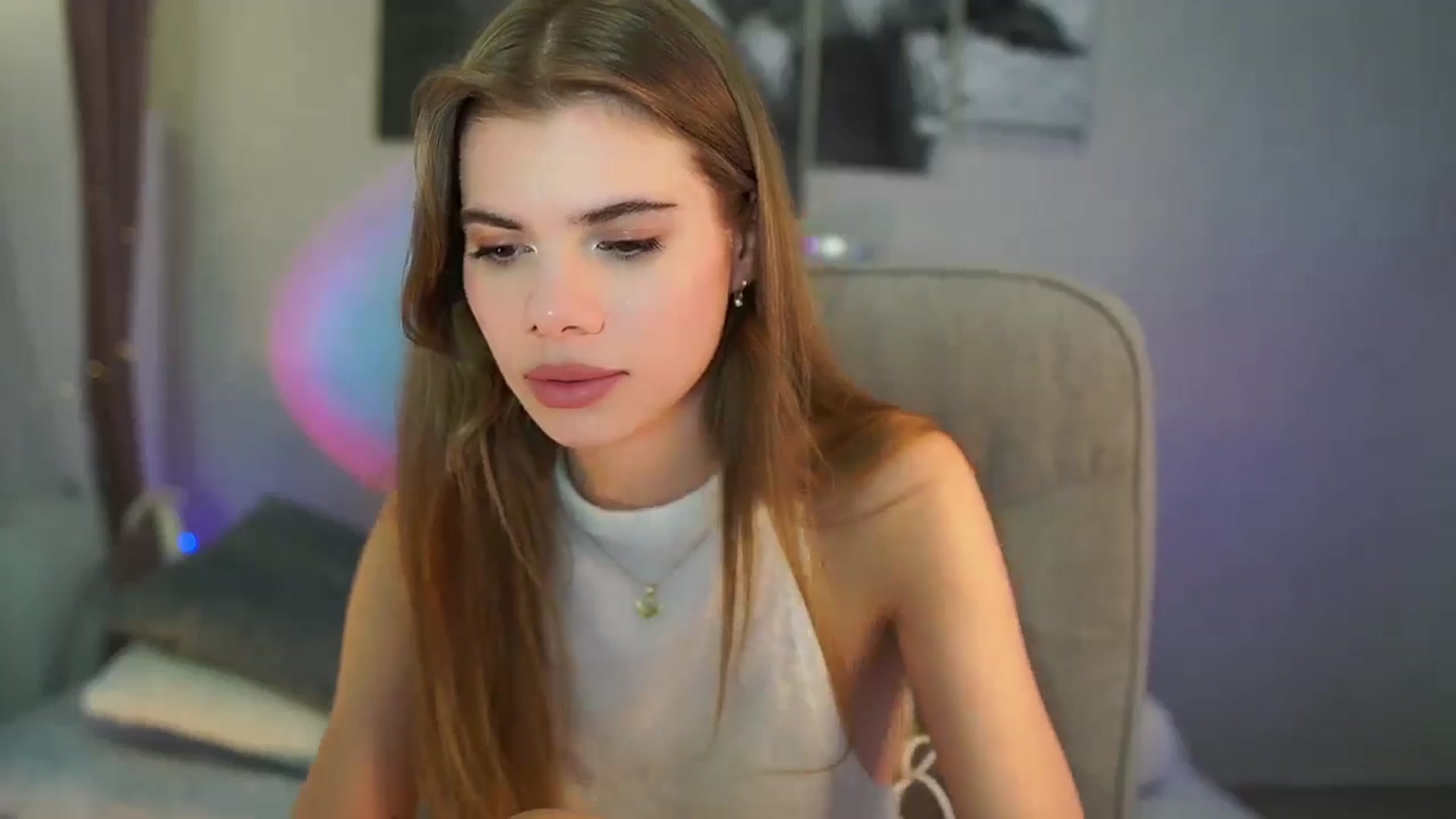 Gallery image thumbnail from RileyReid_18's myfreecams stream on, 05/14/2024, 15:41 image 10 of 20