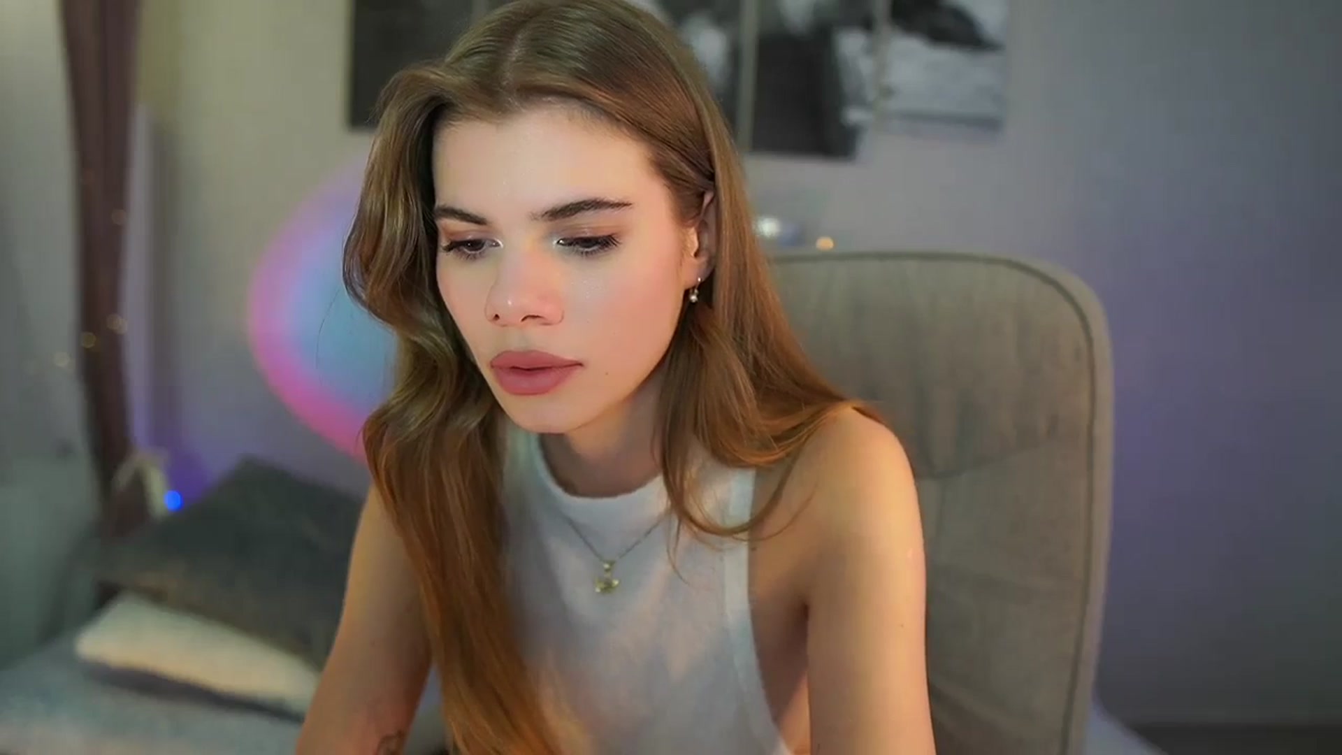 Gallery image thumbnail from RileyReid_18's myfreecams stream on, 05/14/2024, 15:41 image 9 of 20