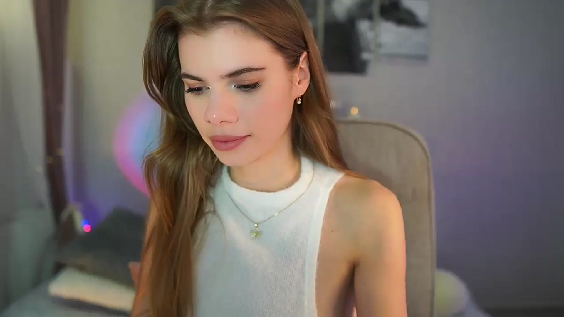 Gallery image thumbnail from RileyReid_18's myfreecams stream on, 05/14/2024, 15:41 image 12 of 20