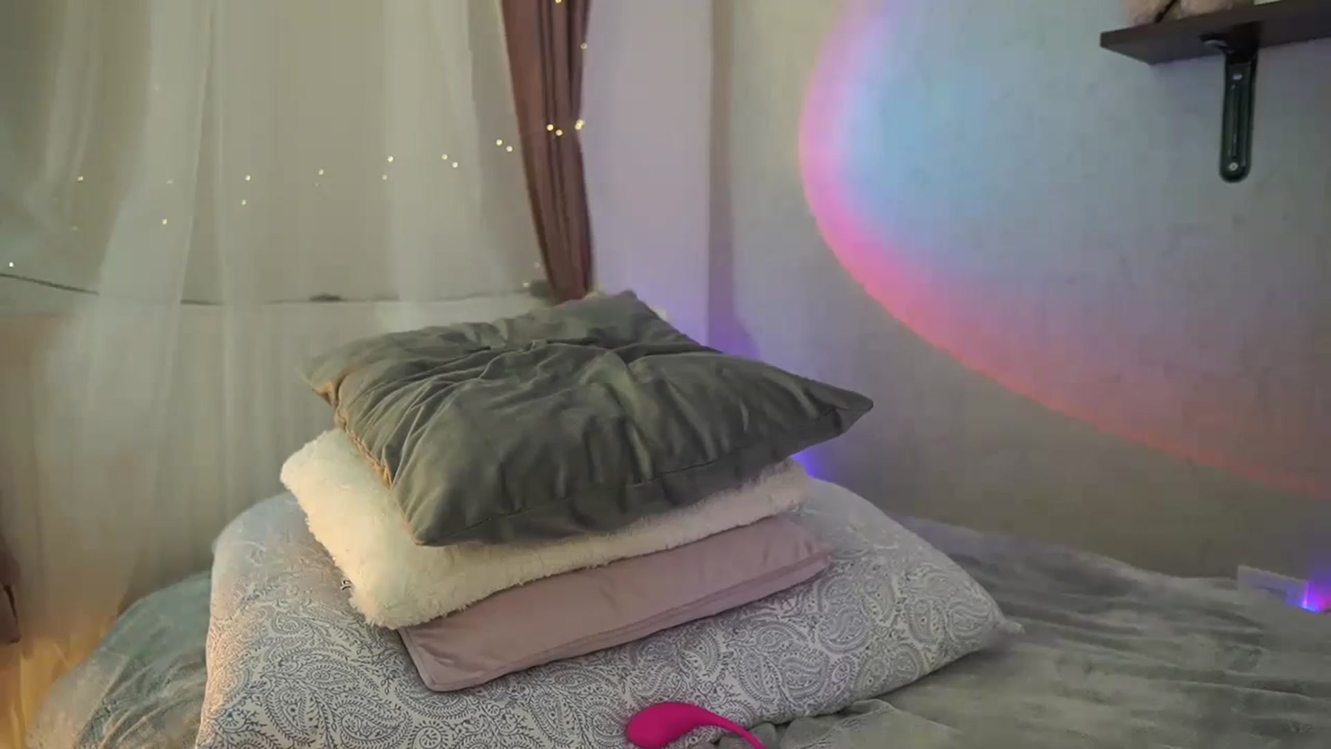 Gallery image thumbnail from RileyReid_18's myfreecams stream on, 05/14/2024, 15:41 image 18 of 20
