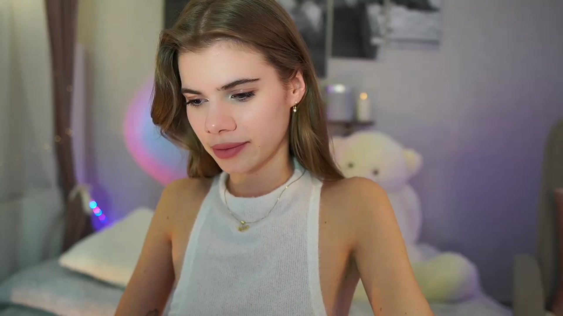Gallery image thumbnail from RileyReid_18's myfreecams stream on, 05/14/2024, 17:41 image 14 of 20
