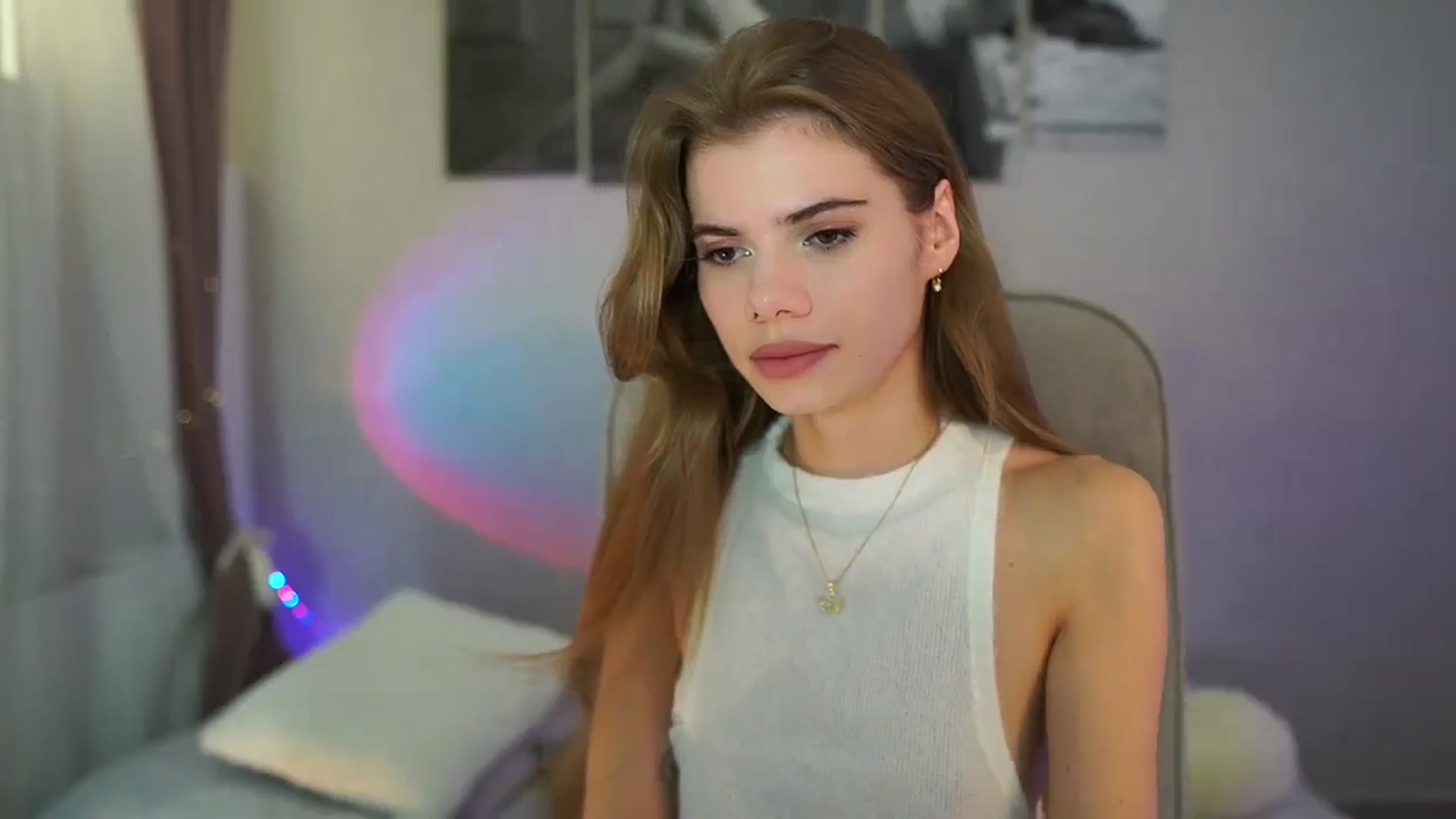 Gallery image thumbnail from RileyReid_18's myfreecams stream on, 05/14/2024, 17:41 image 16 of 20
