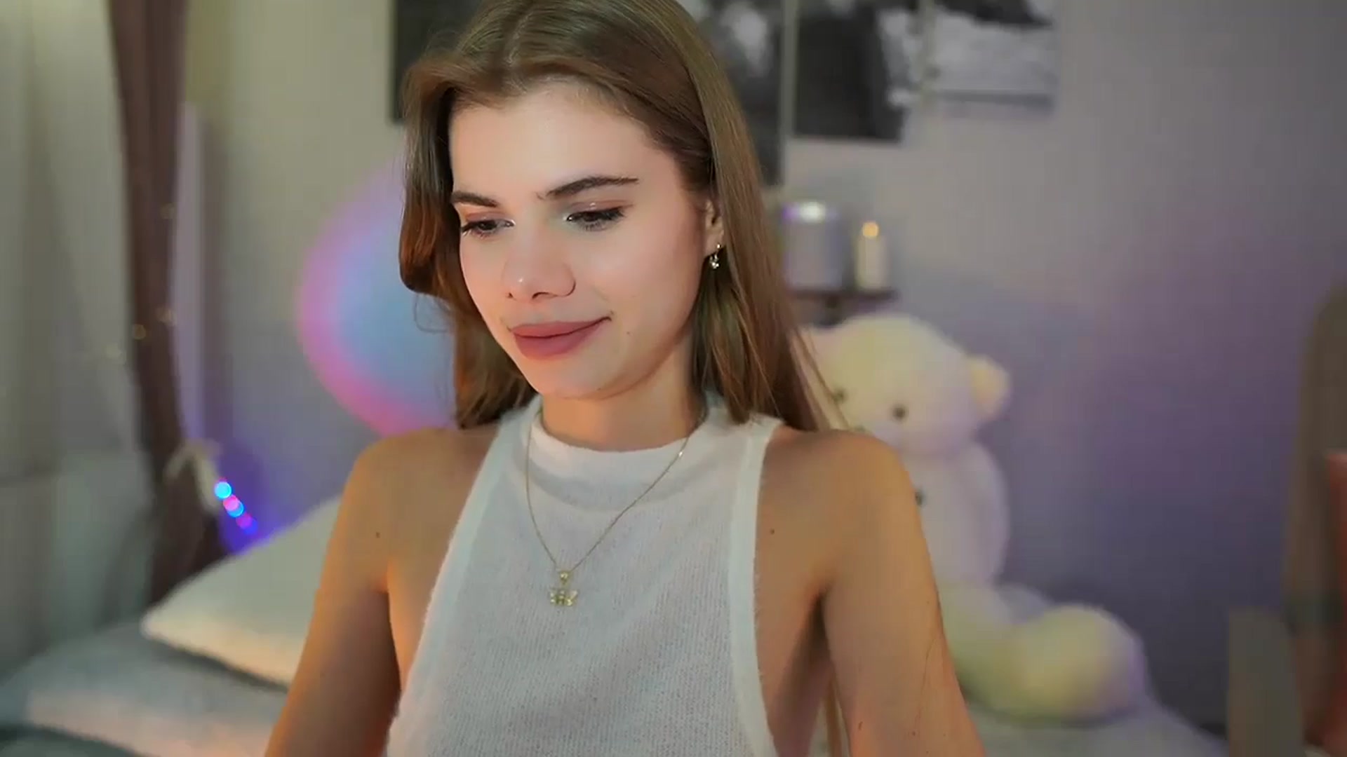 Gallery image thumbnail from RileyReid_18's myfreecams stream on, 05/14/2024, 17:41 image 11 of 20
