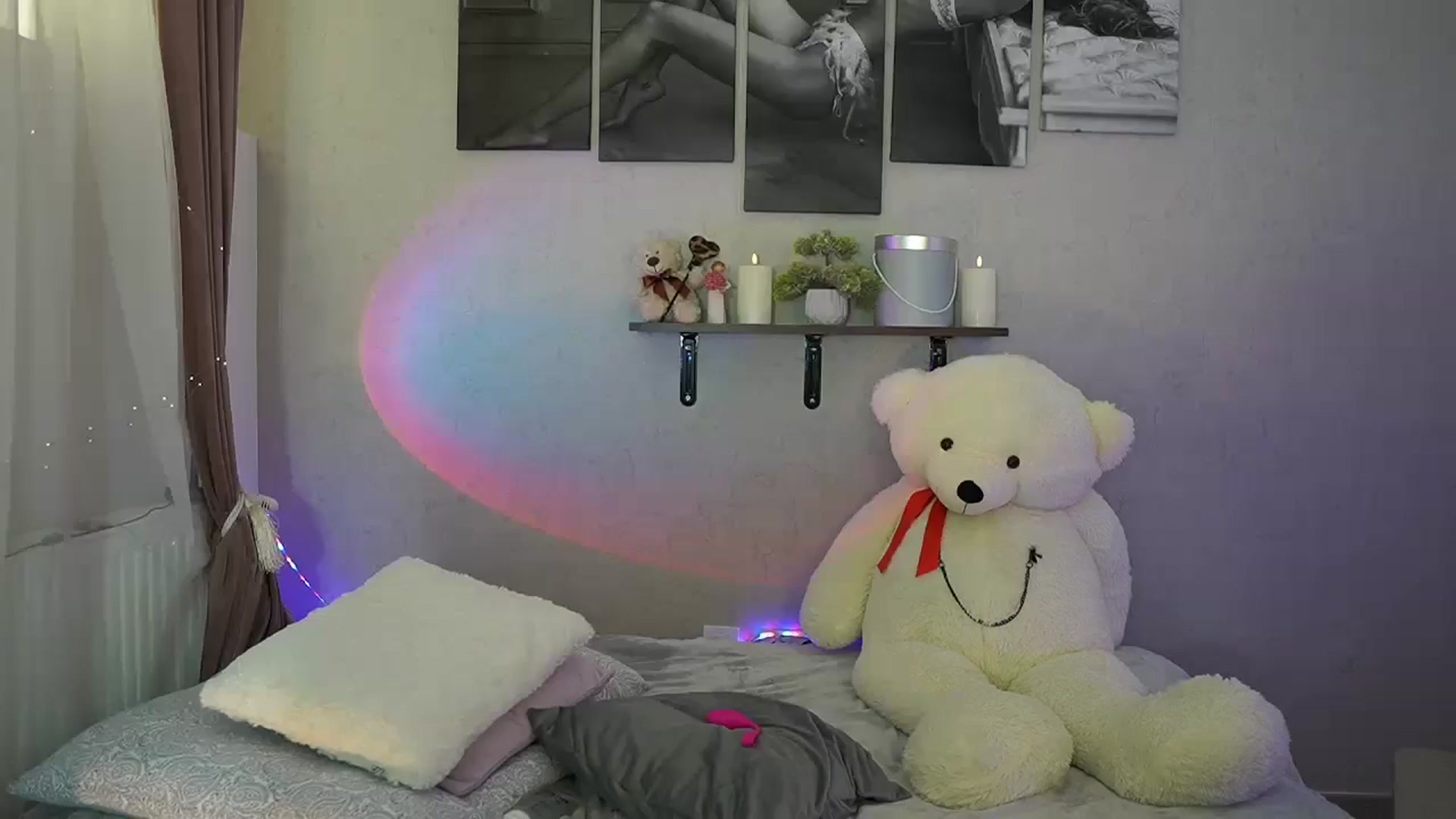 Gallery image thumbnail from RileyReid_18's myfreecams stream on, 05/14/2024, 17:41 image 8 of 20