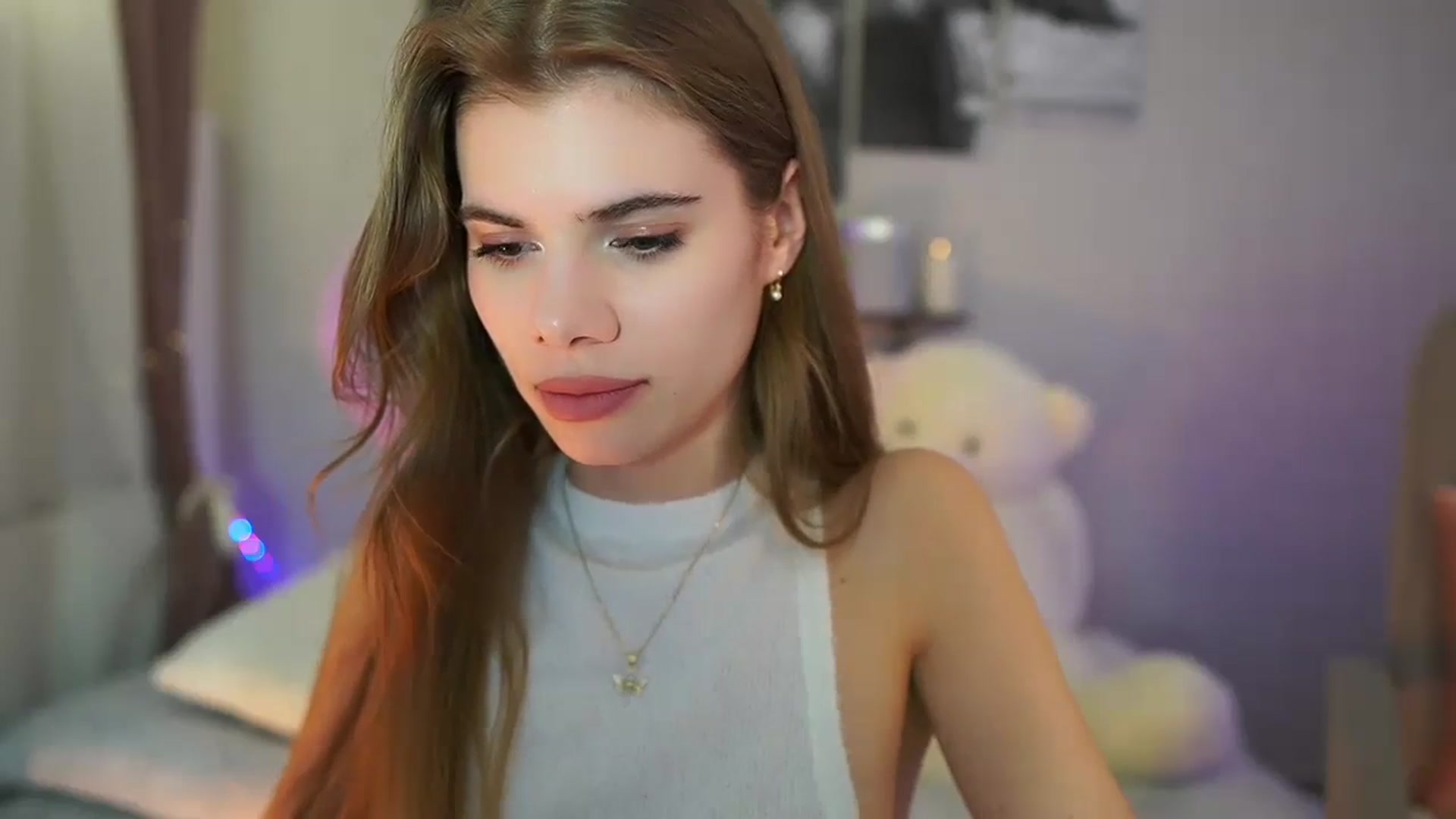 Gallery image thumbnail from RileyReid_18's myfreecams stream on, 05/14/2024, 17:41 image 10 of 20