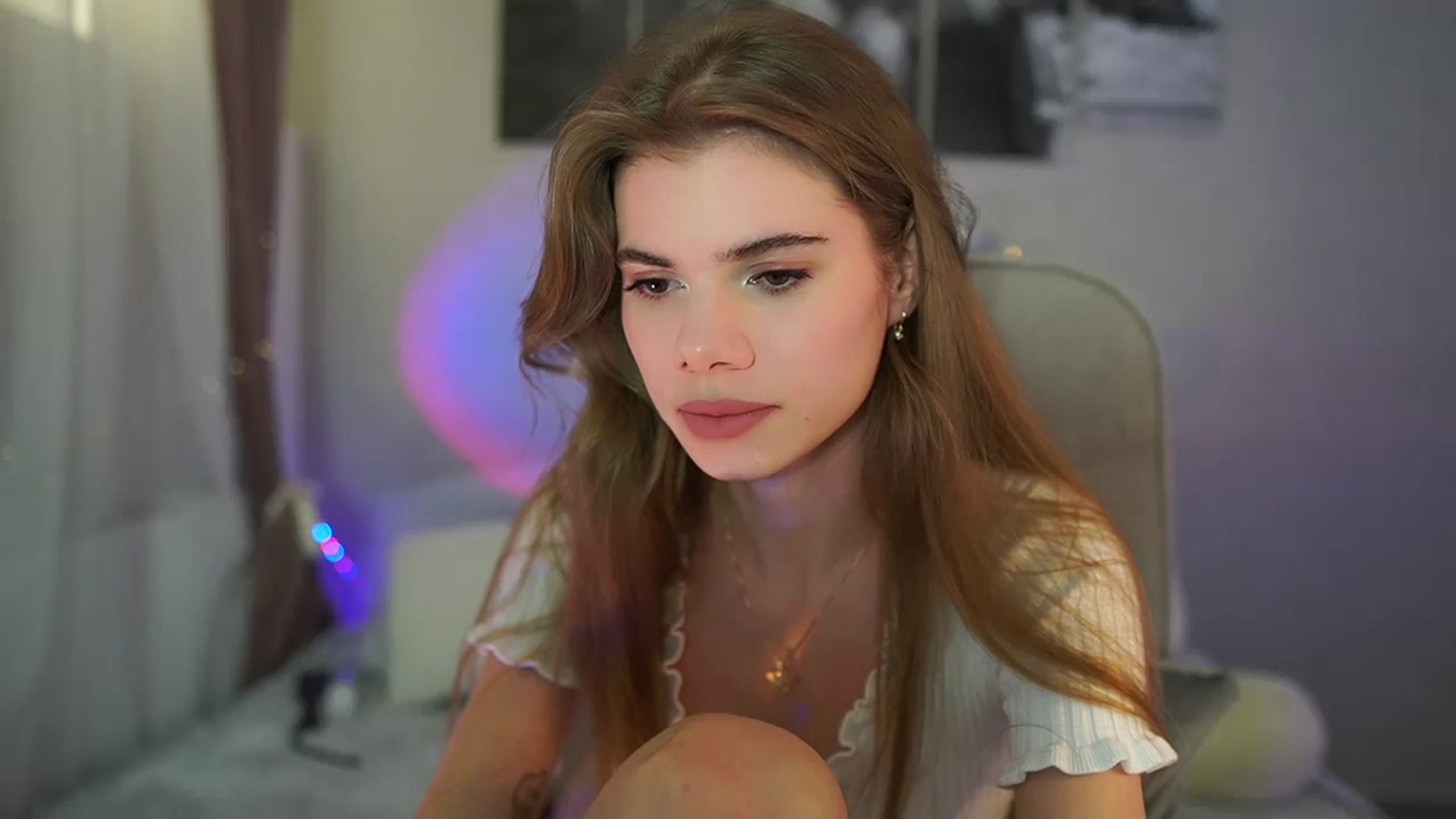Gallery image thumbnail from RileyReid_18's myfreecams stream on, 05/15/2024, 17:04 image 3 of 20