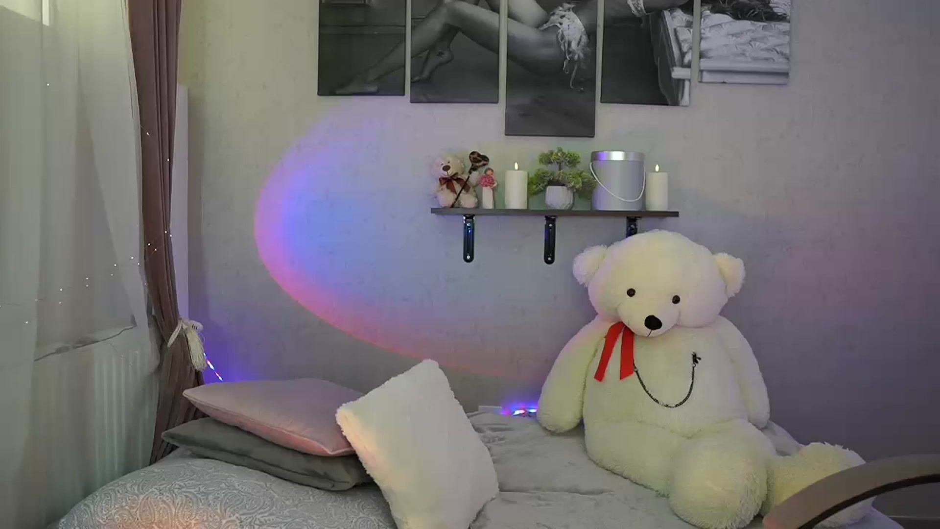 Gallery image thumbnail from RileyReid_18's myfreecams stream on, 05/15/2024, 17:04 image 12 of 20
