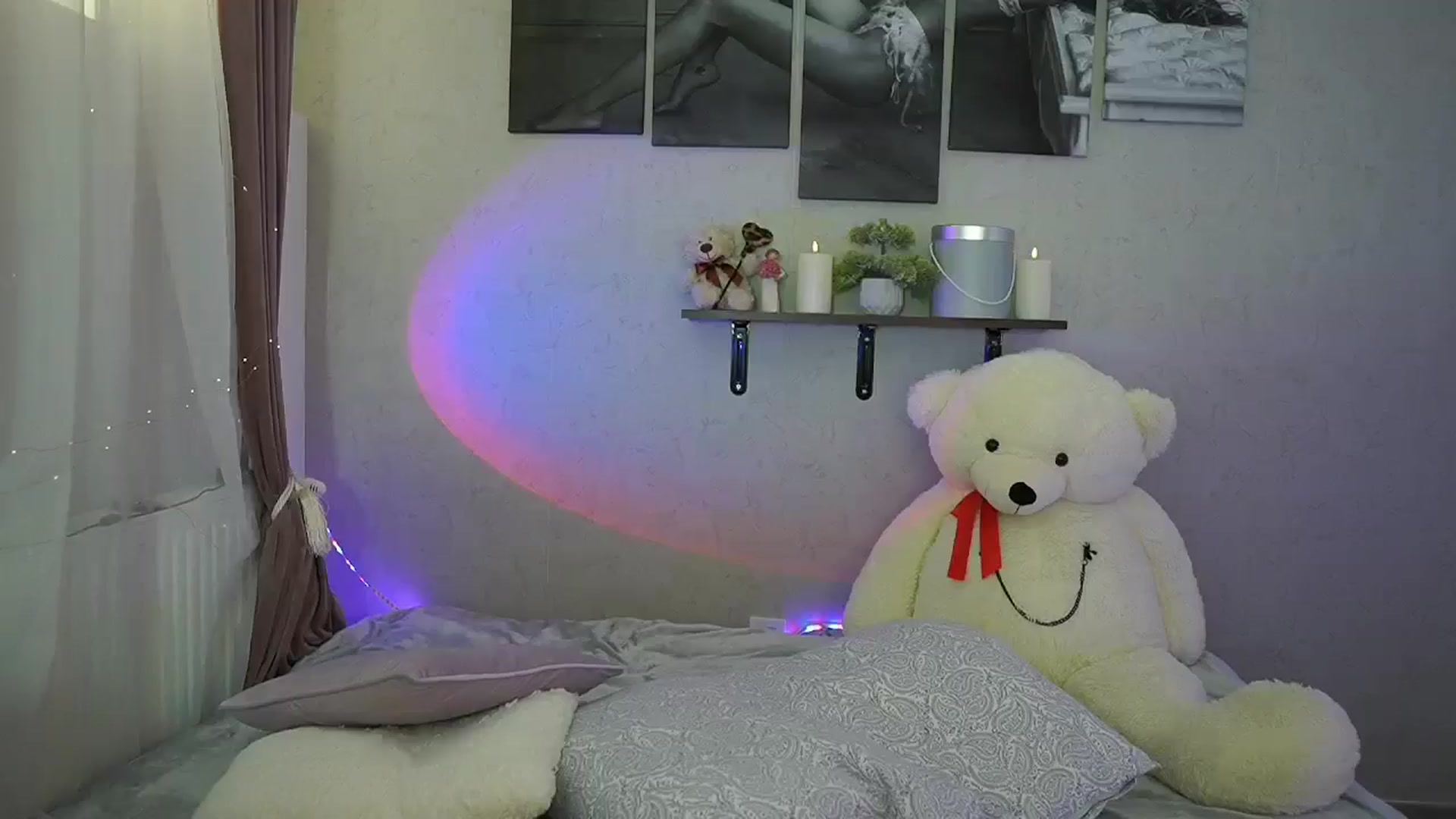 Gallery image thumbnail from RileyReid_18's myfreecams stream on, 05/15/2024, 17:04 image 8 of 20