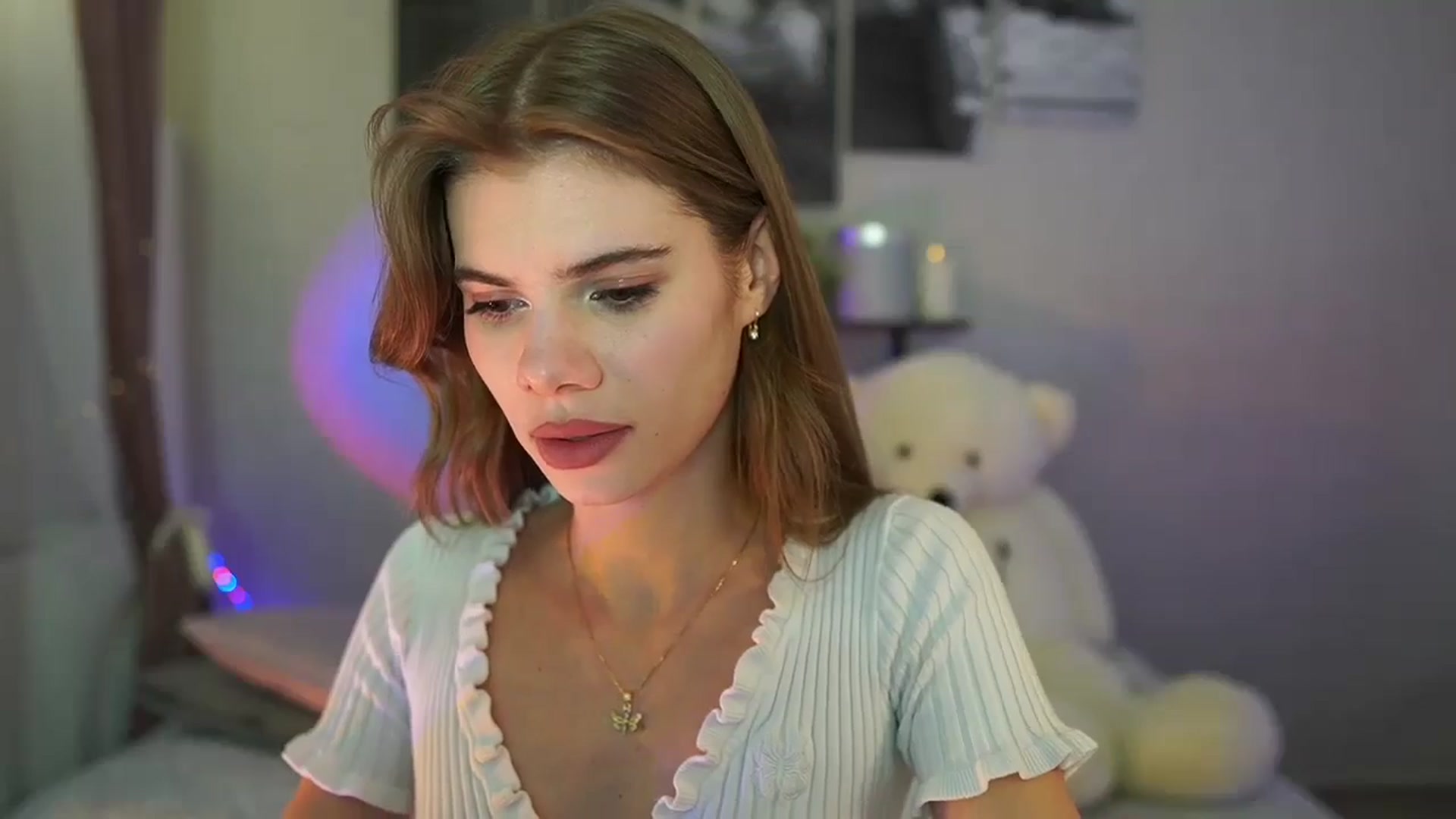 Gallery image thumbnail from RileyReid_18's myfreecams stream on, 05/15/2024, 18:15 image 6 of 20