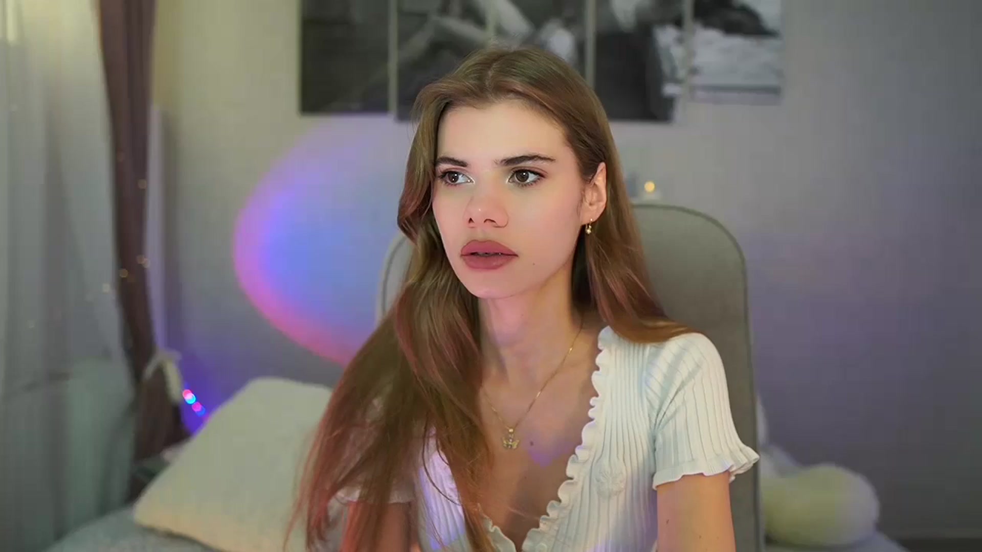 Gallery image thumbnail from RileyReid_18's myfreecams stream on, 05/15/2024, 18:15 image 19 of 20