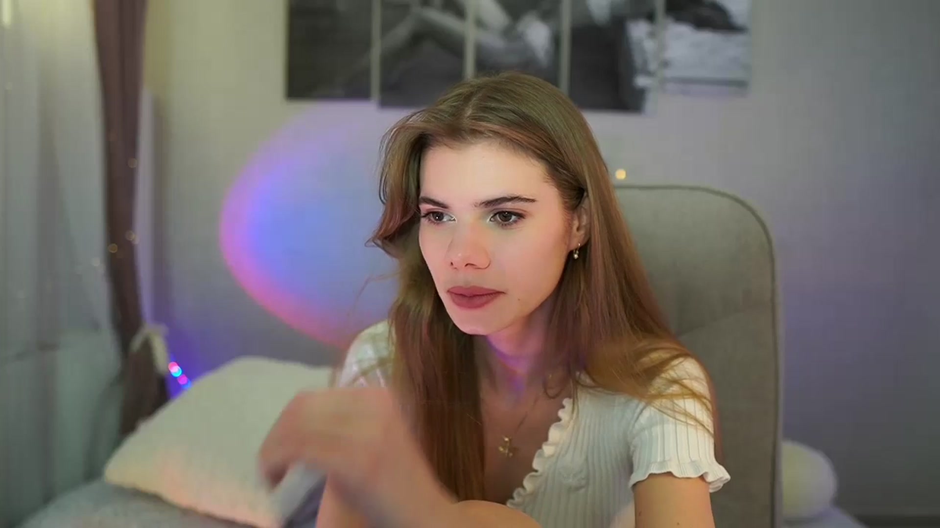 Gallery image thumbnail from RileyReid_18's myfreecams stream on, 05/15/2024, 18:15 image 13 of 20