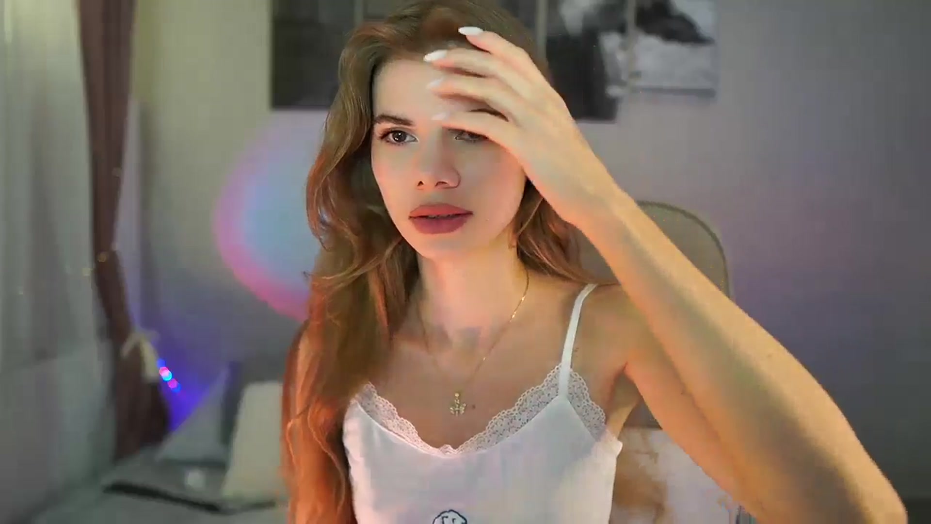 Gallery image thumbnail from RileyReid_18's myfreecams stream on, 05/16/2024, 14:31 image 2 of 20