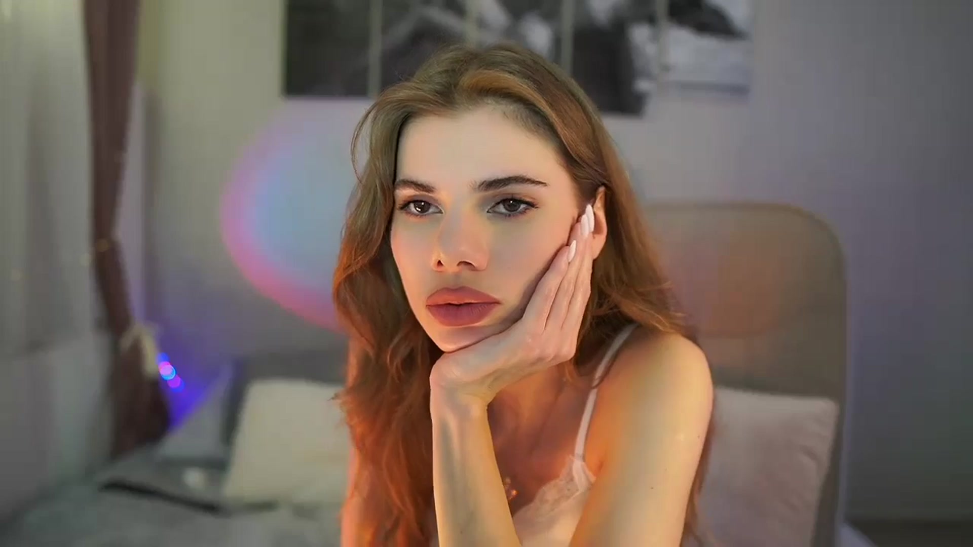 Gallery image thumbnail from RileyReid_18's myfreecams stream on, 05/16/2024, 14:31 image 10 of 20