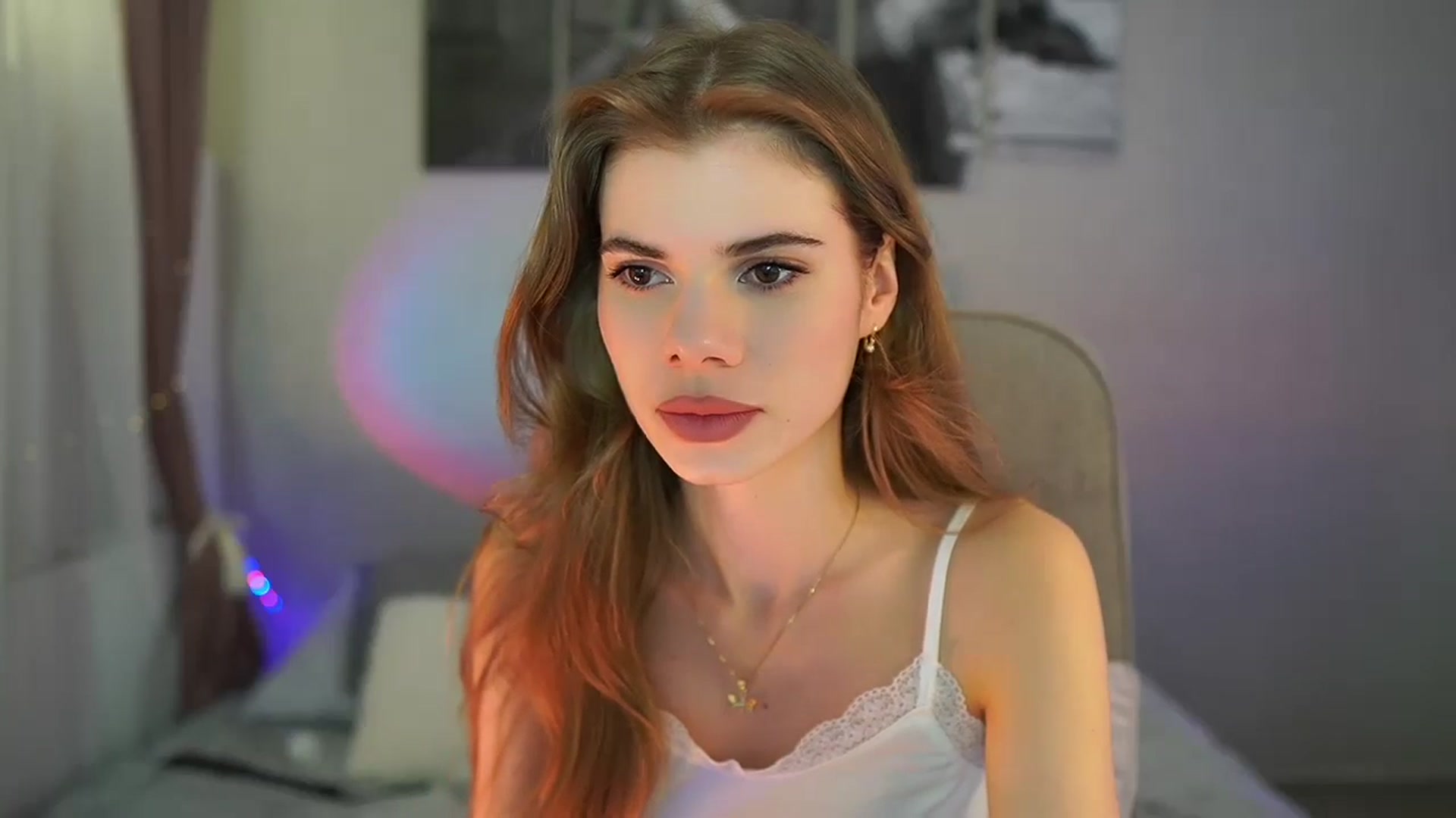 Gallery image thumbnail from RileyReid_18's myfreecams stream on, 05/16/2024, 14:31 image 3 of 20